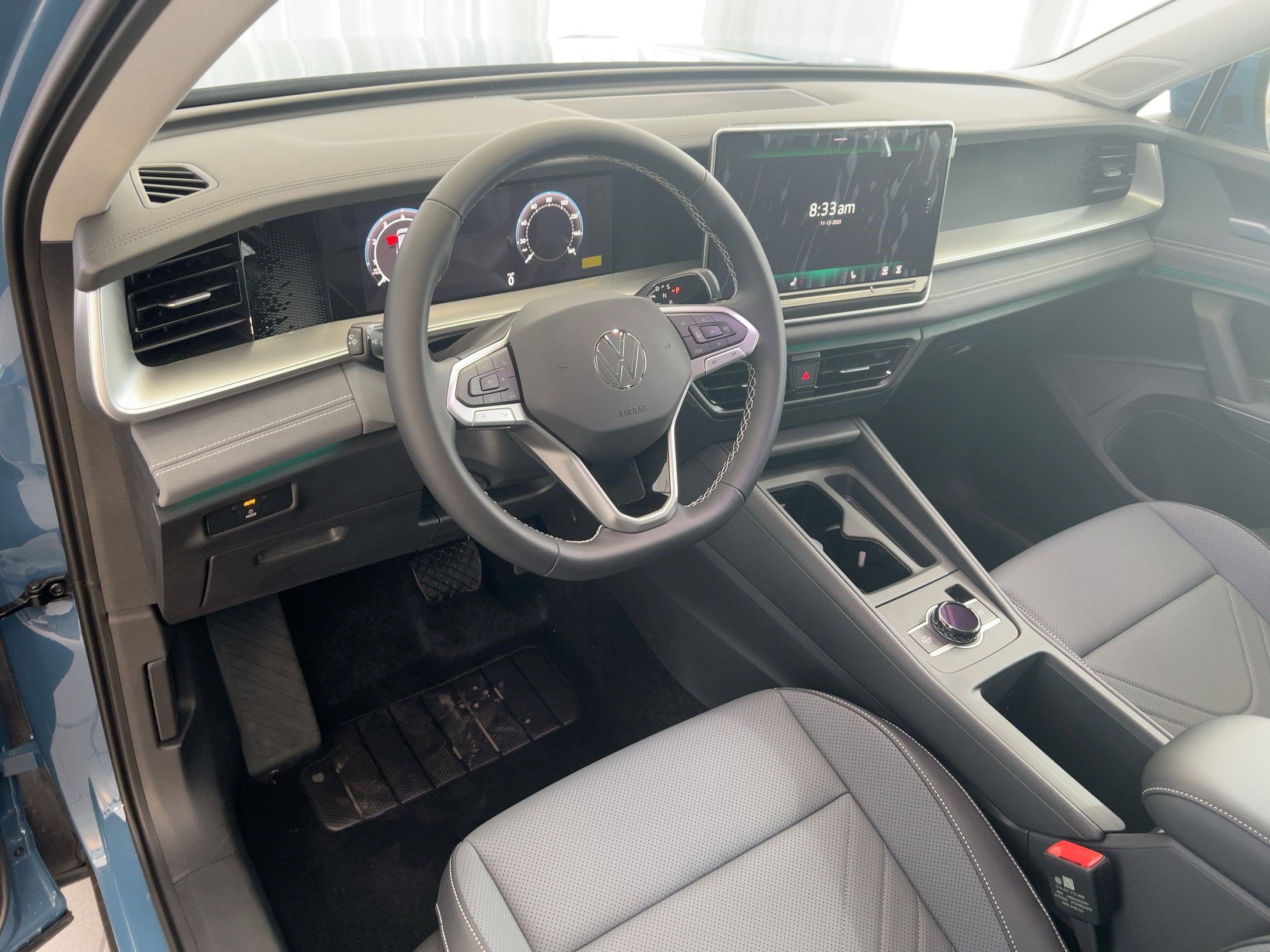 2026 Volkswagen Tiguan SE photo 4