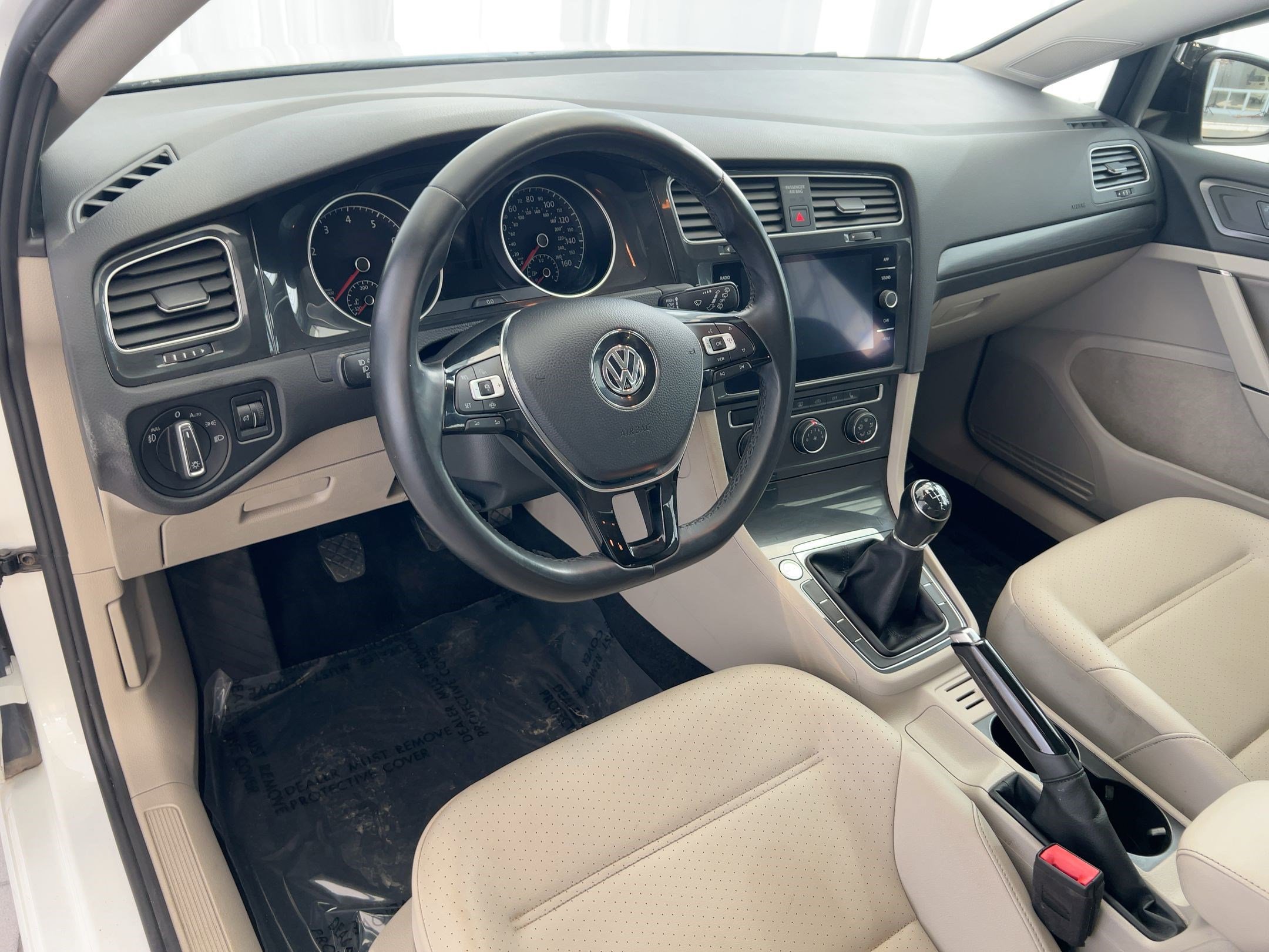 2019 Volkswagen Golf SE photo 4