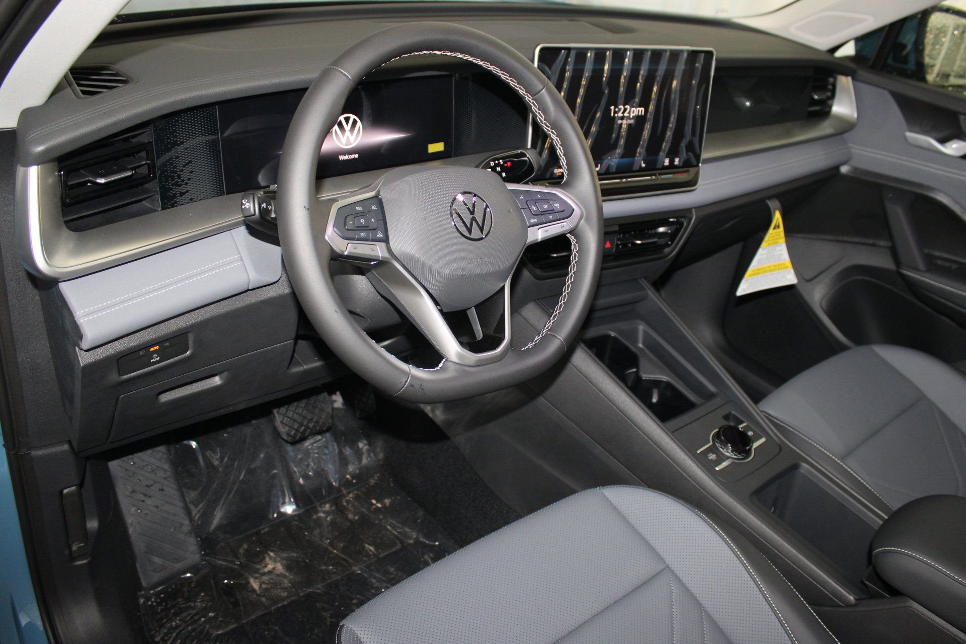 2025 Volkswagen Tiguan SE photo 3