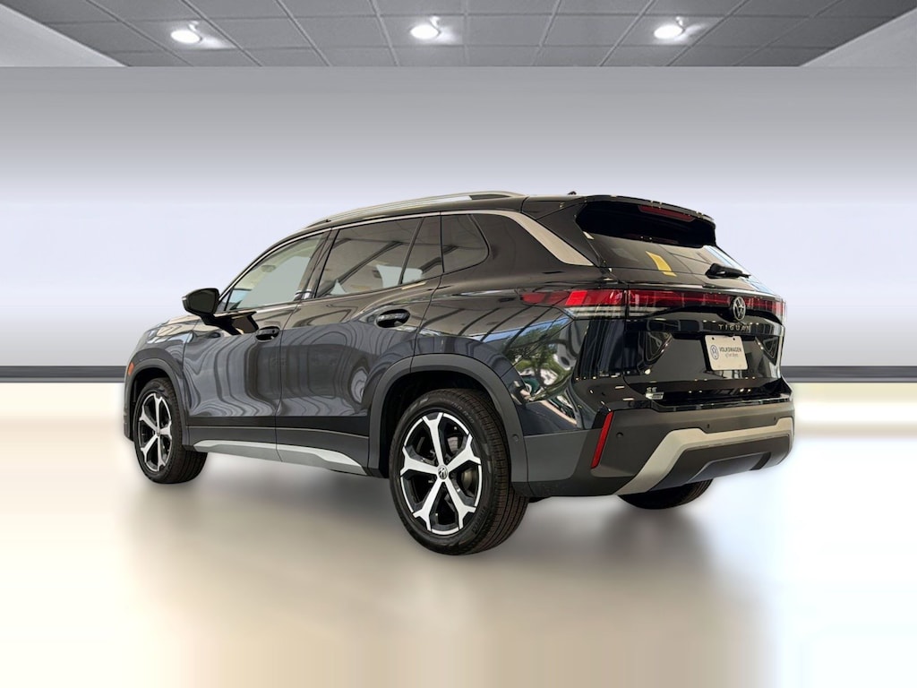 New 2026 Volkswagen Tiguan 2.0T SE SUV