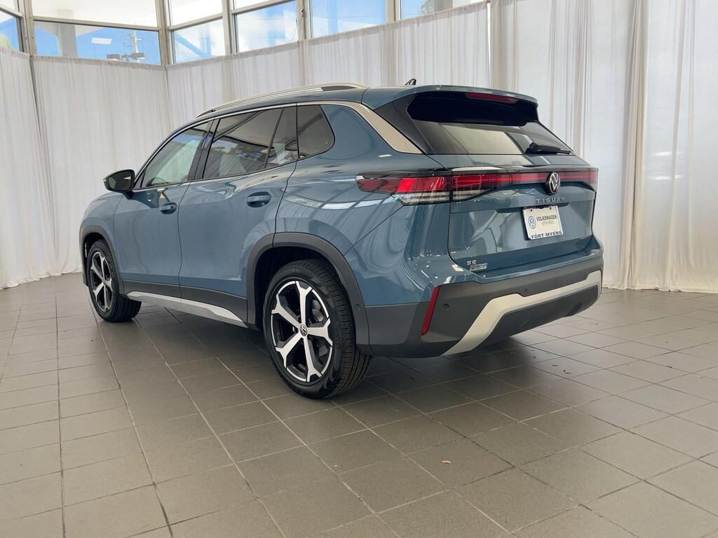 New 2025 Volkswagen Tiguan 2.0T SE SUV