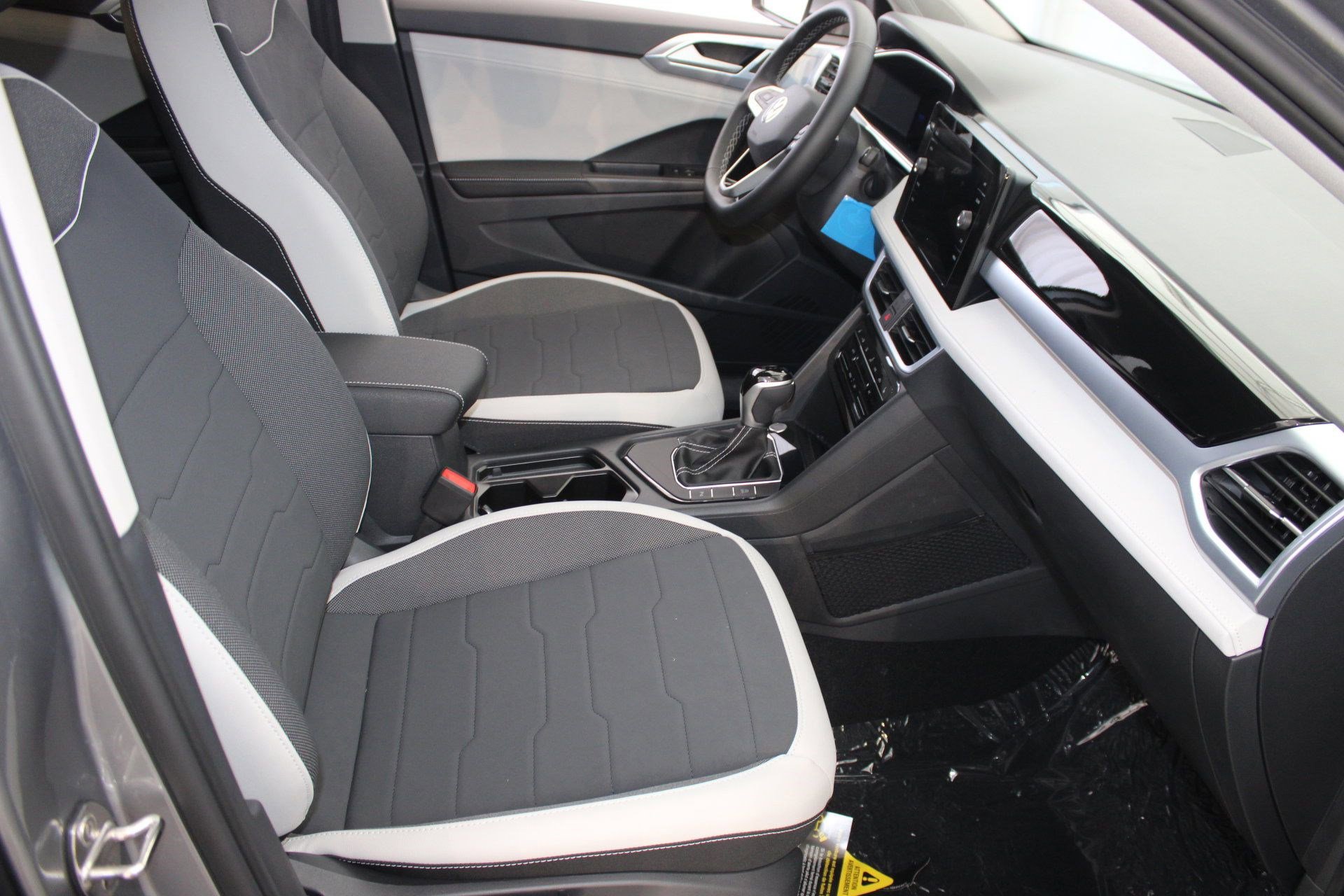 2025 Volkswagen Taos SE - Photo 26