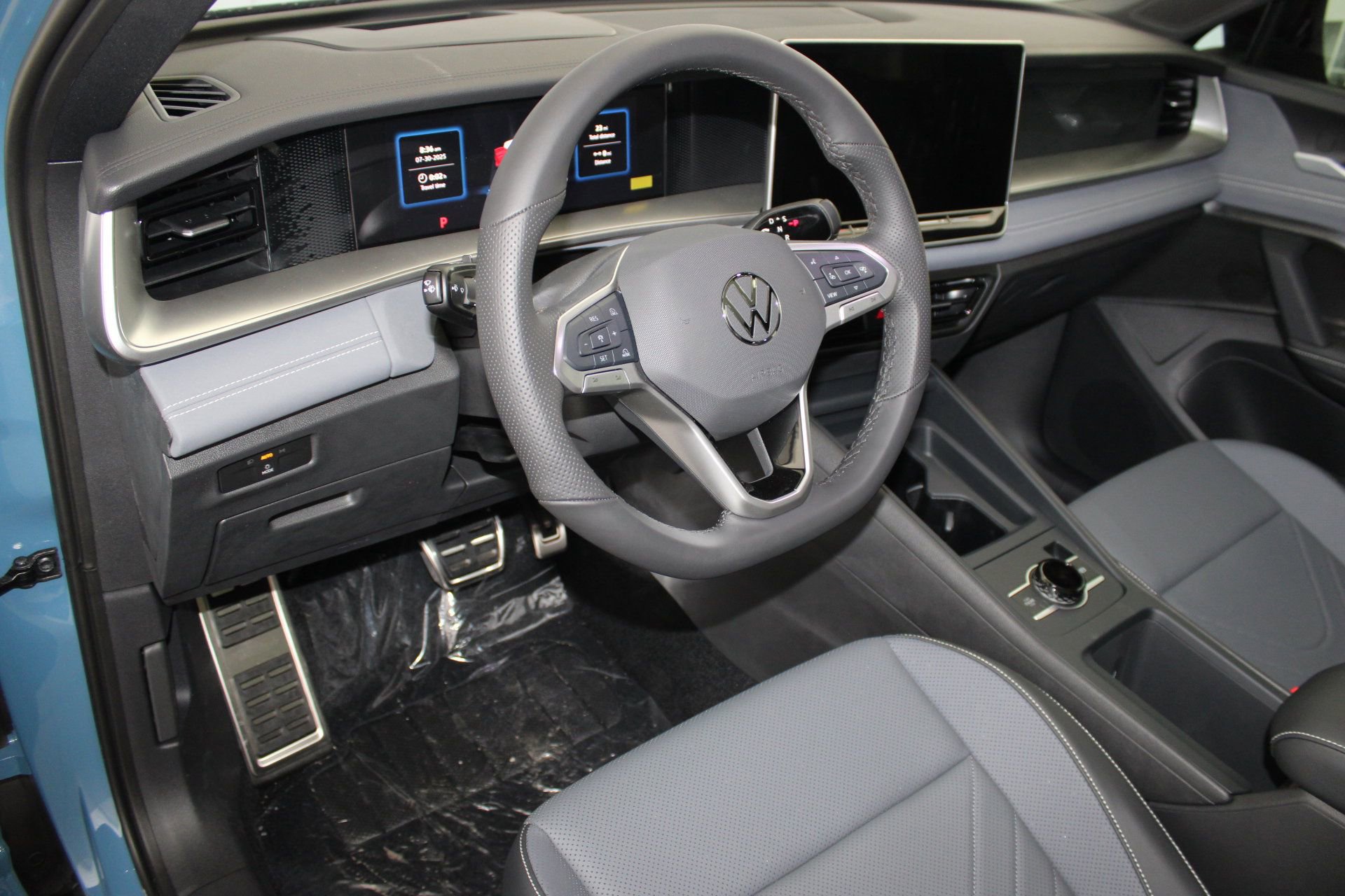 2025 Volkswagen Tiguan SE R-Line Black photo 4