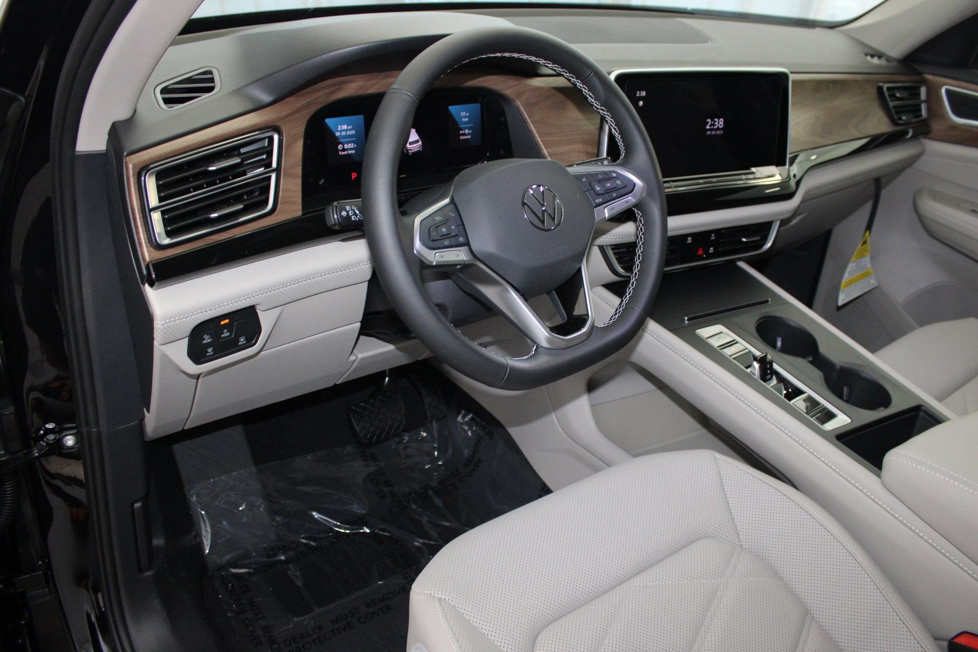 2026 Volkswagen Atlas SE photo 3