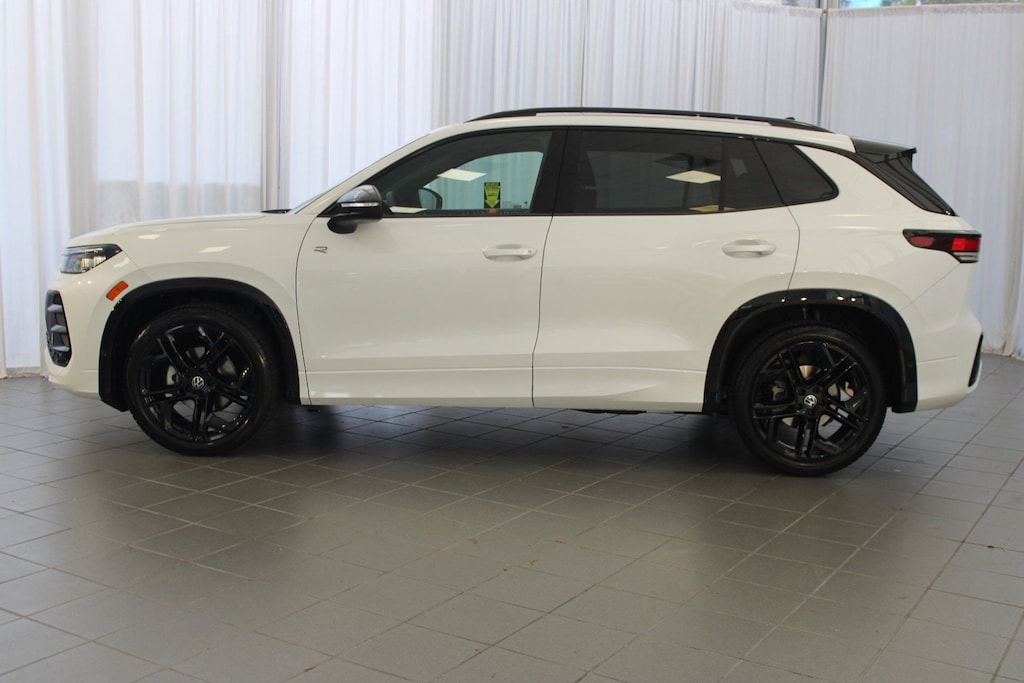 New 2025 Volkswagen Tiguan 2.0T SE R-Line Black SUV