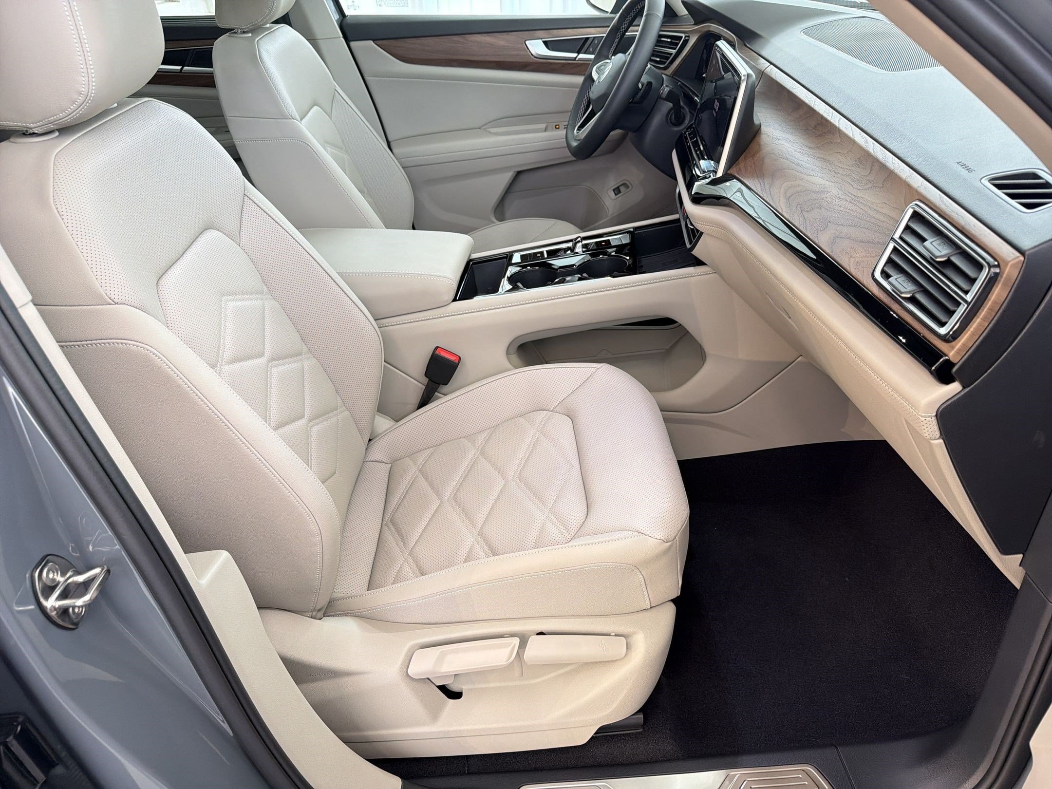 2026 Volkswagen Atlas SE w/Tech - Photo 30