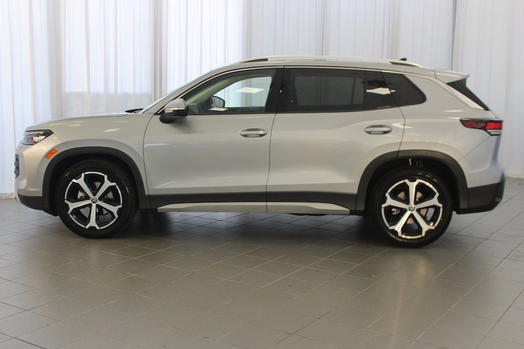 New 2025 Volkswagen Tiguan 2.0T SE SUV