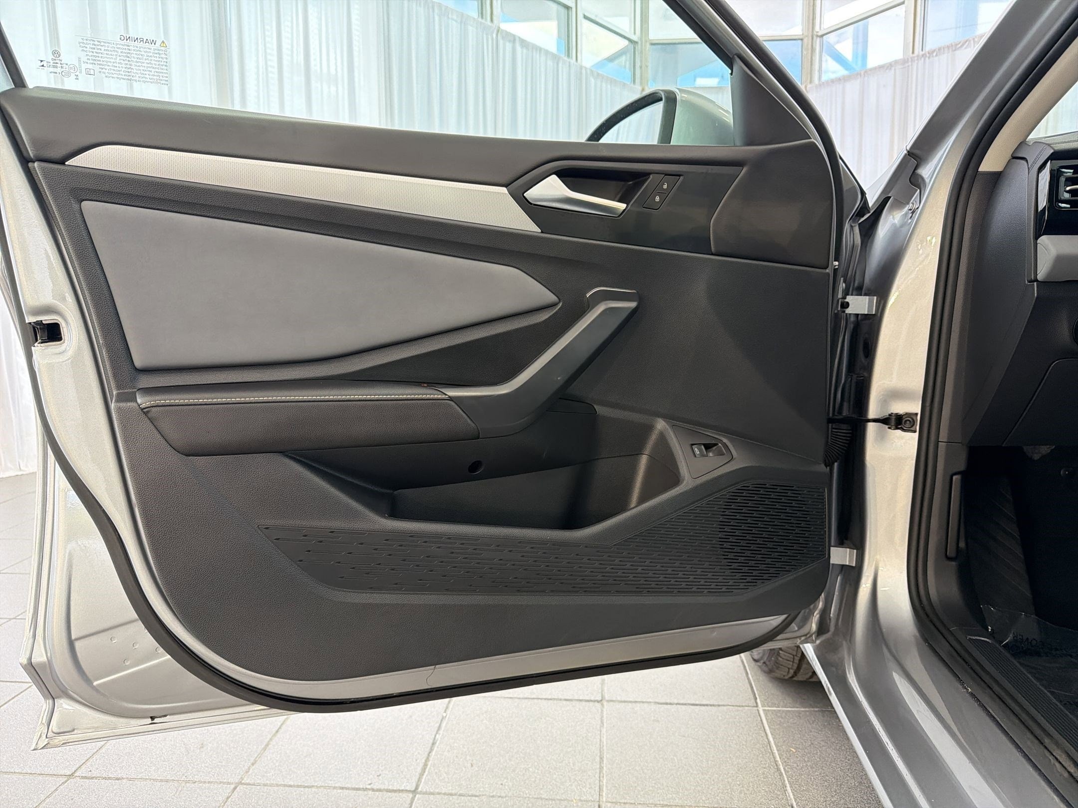 2025 Volkswagen Jetta SE - Photo 16