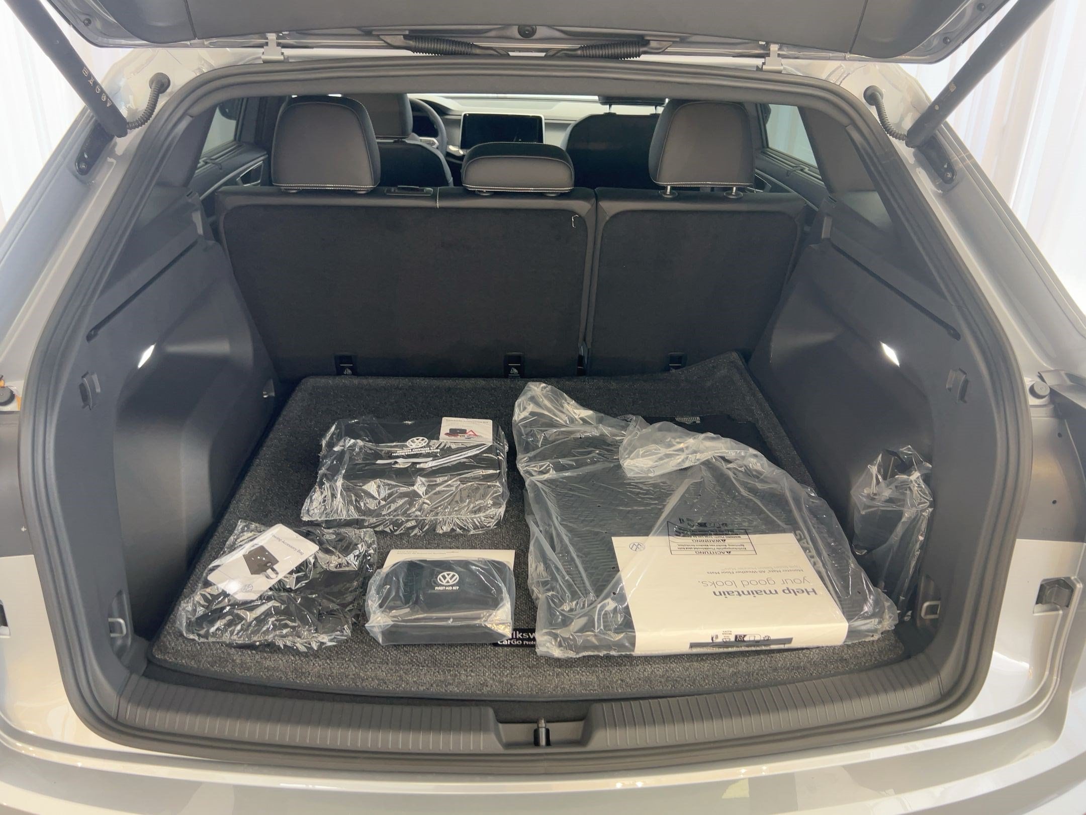 2026 Volkswagen Atlas Cross Sport SEL R-LINE - Photo 35