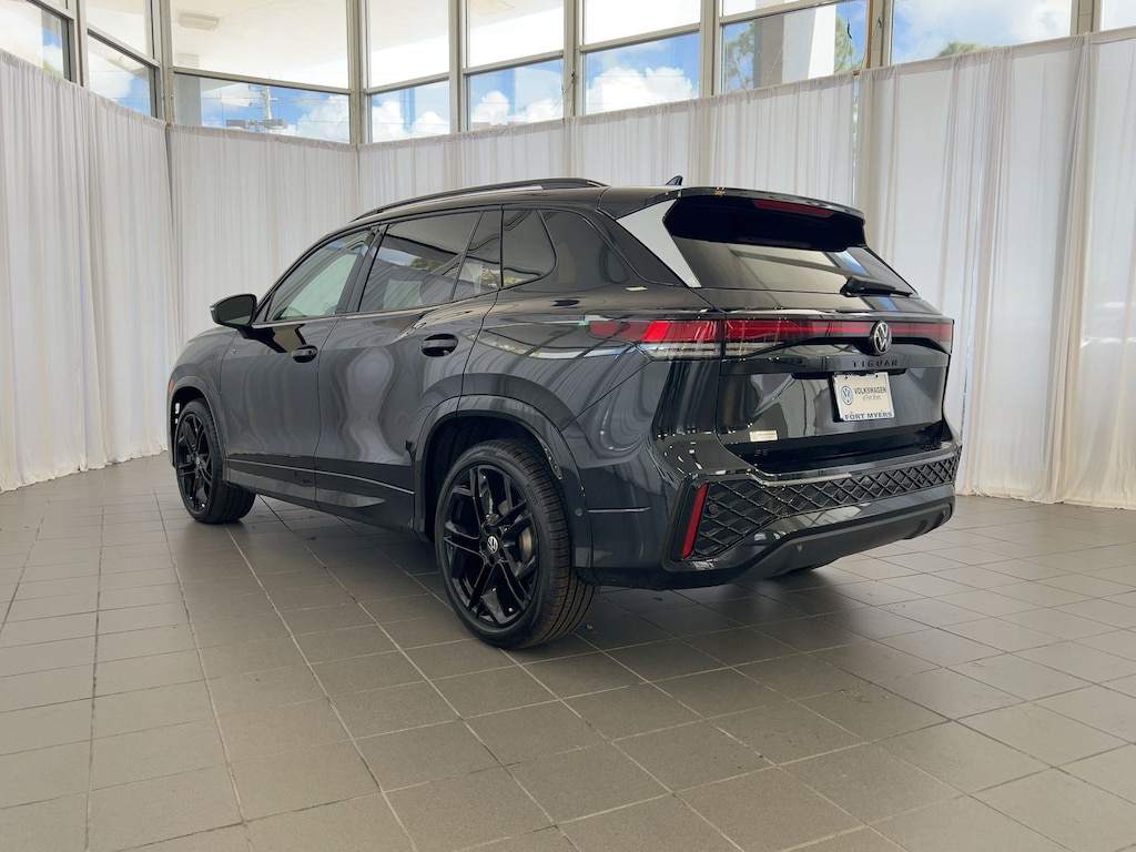 New 2026 Volkswagen Tiguan 2.0T SE SUV