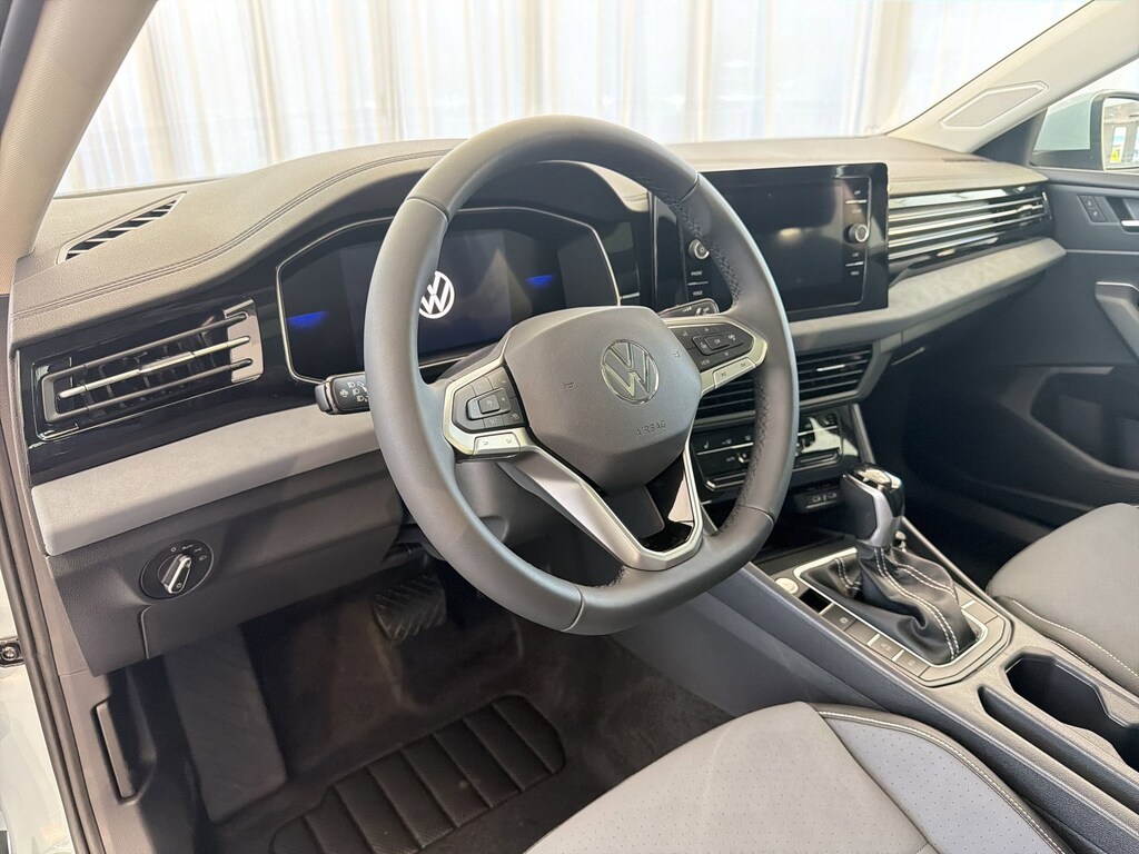 New 2026 Volkswagen Jetta 1.5T SE Sedan