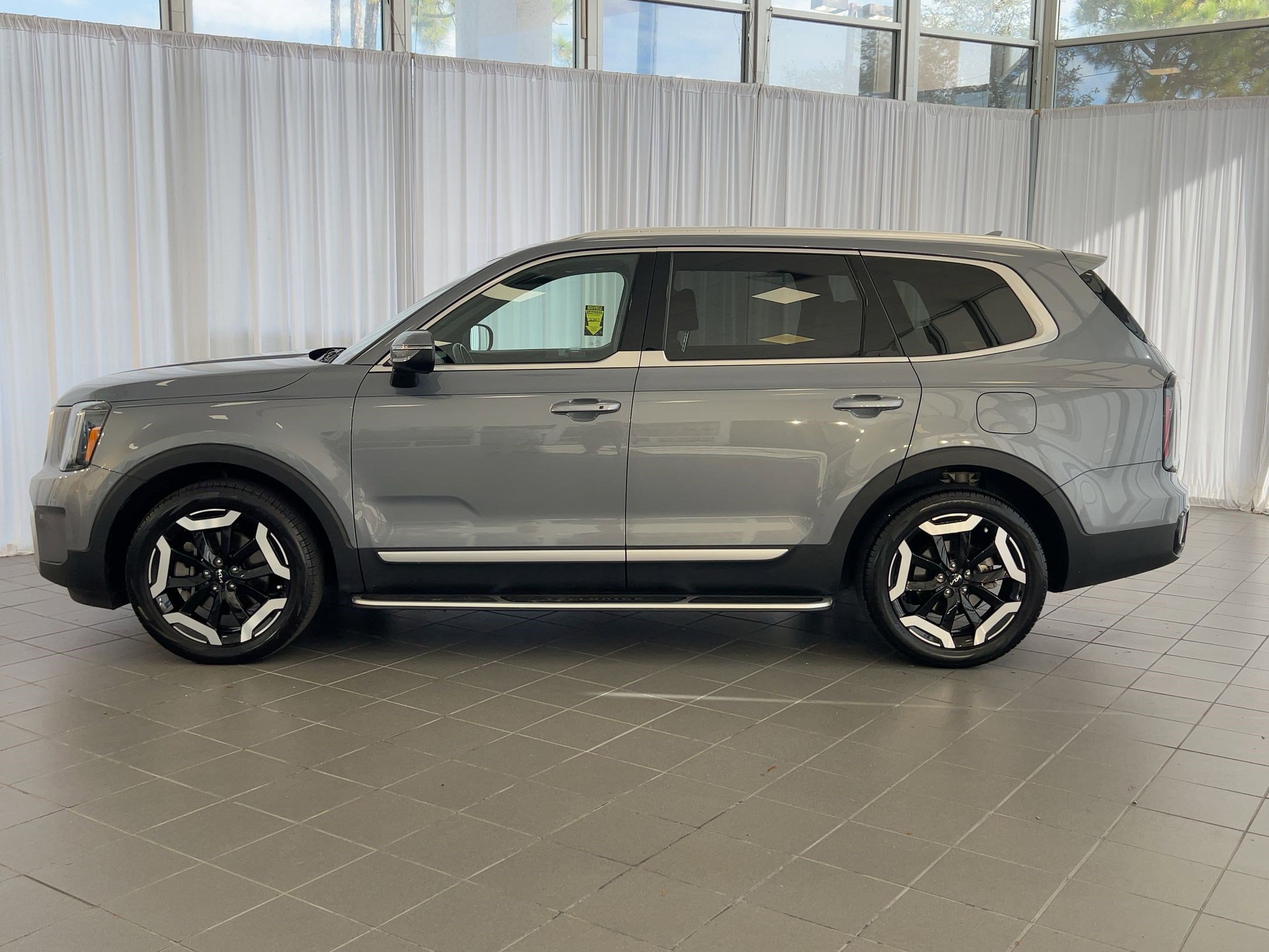 2024 Kia Telluride EX photo 2