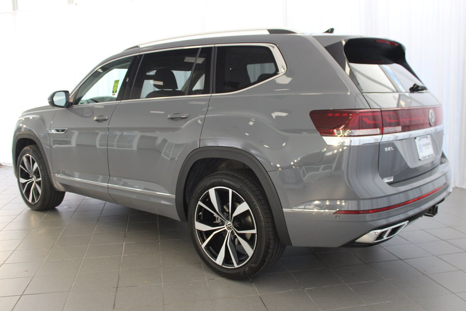2026 Volkswagen Atlas SEL Premium R-Line photo 3
