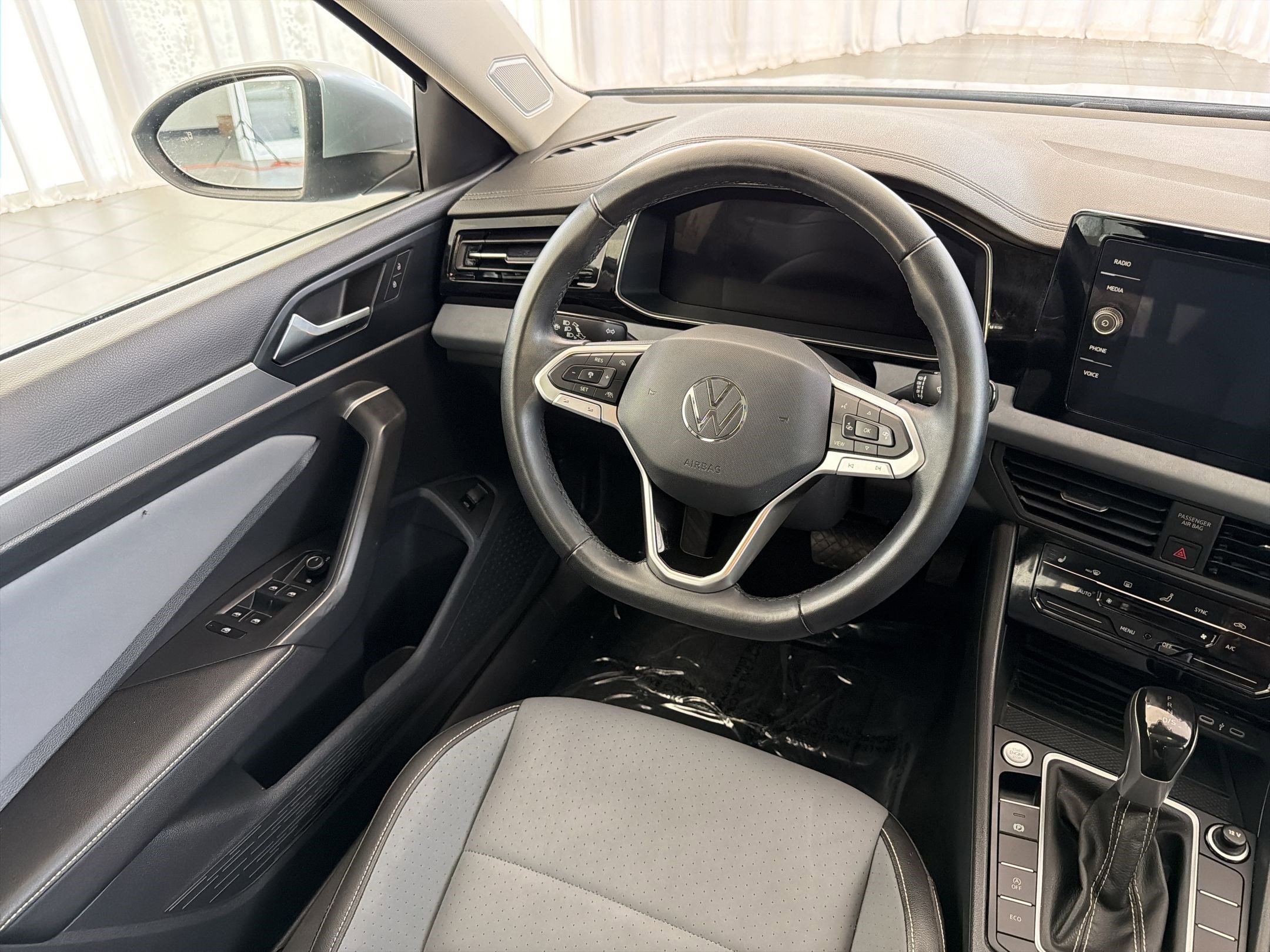 2025 Volkswagen Jetta SE - Photo 27