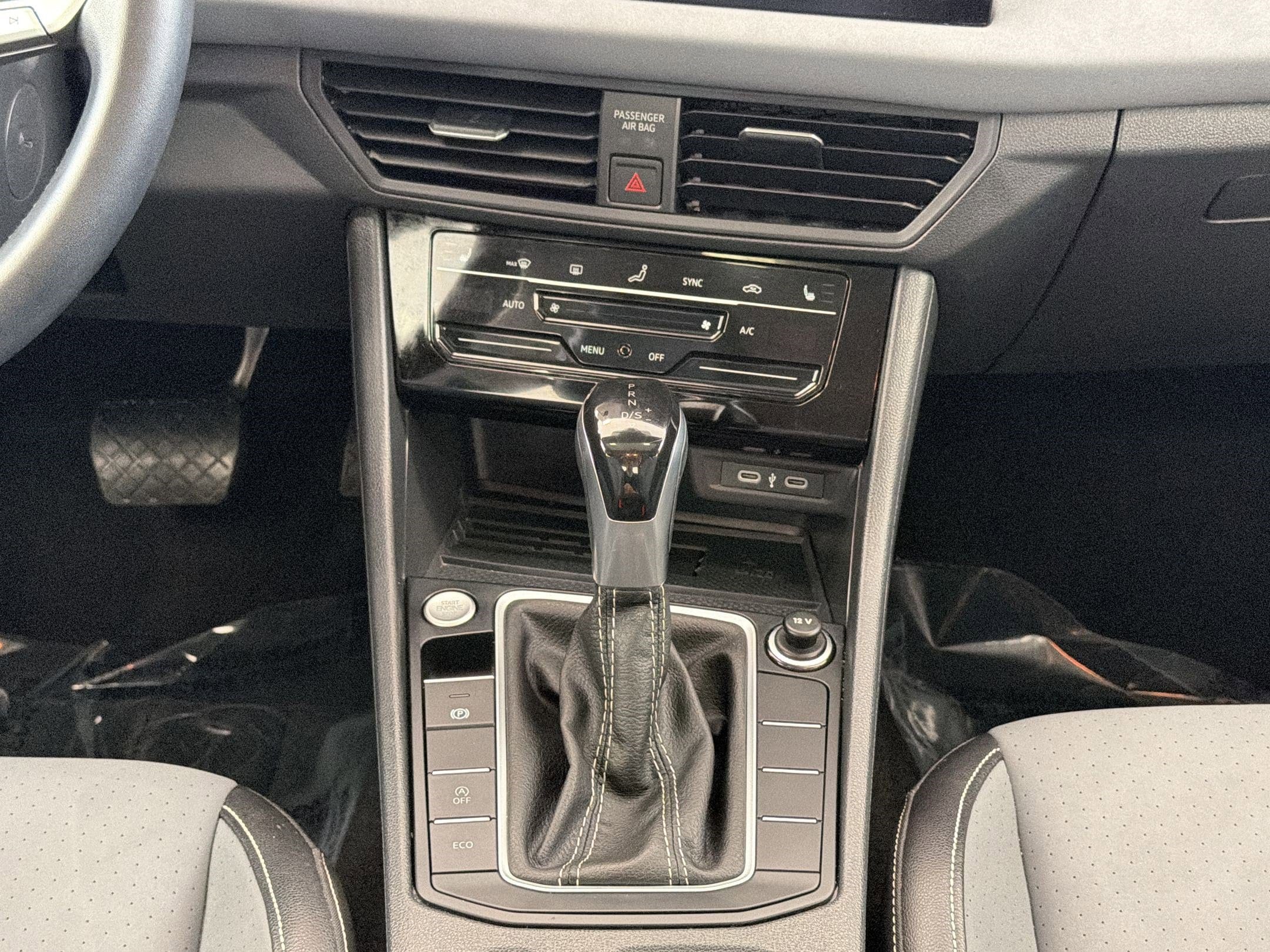 2025 Volkswagen Jetta SE - Photo 18