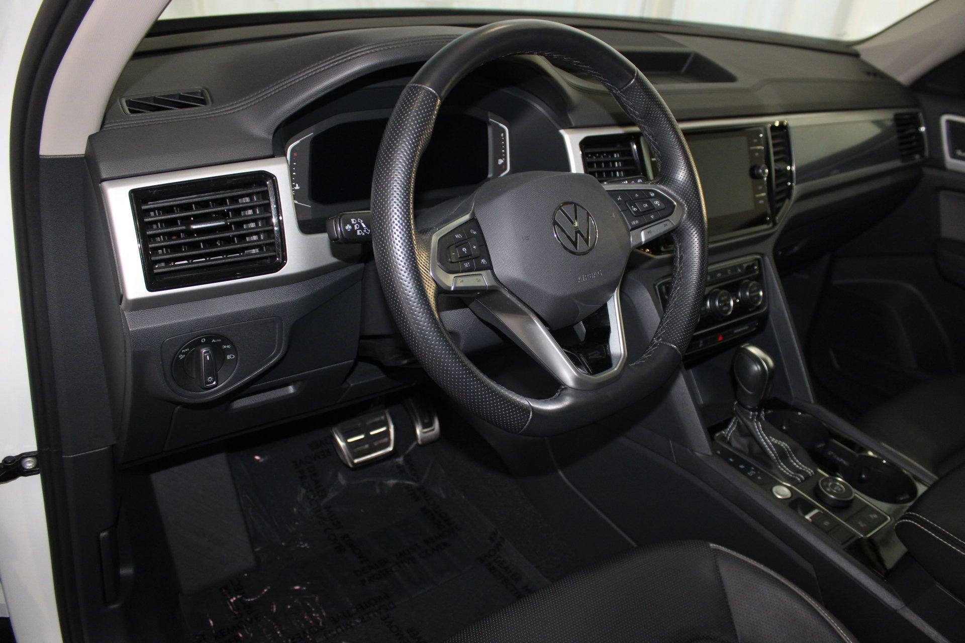 2023 Volkswagen Atlas V6 SEL Premium R-Line photo 4