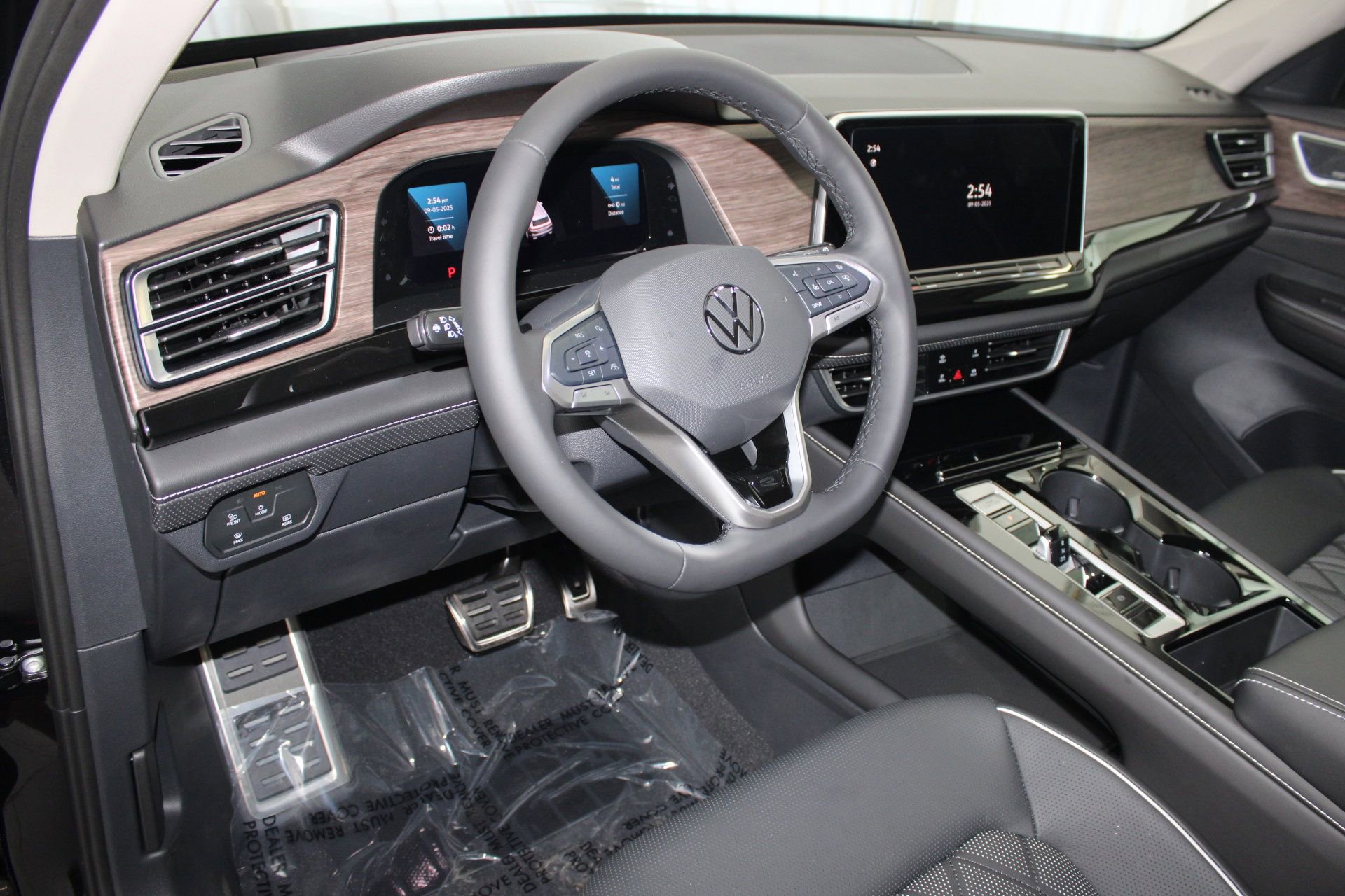 2026 Volkswagen Atlas SEL Premium R-Line photo 4