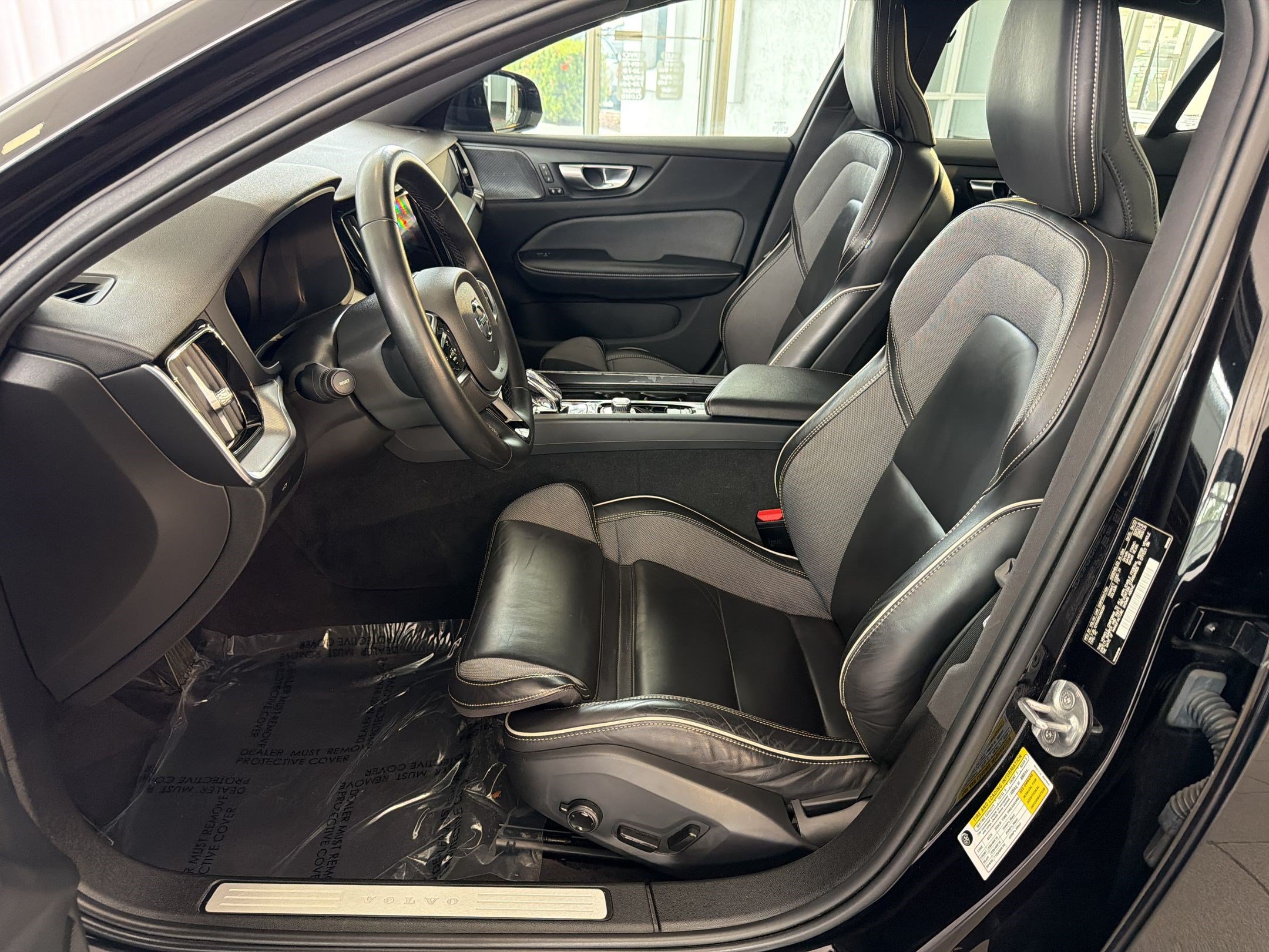 S60 Plus Black Edition B5 AWD Plus Black Edition
