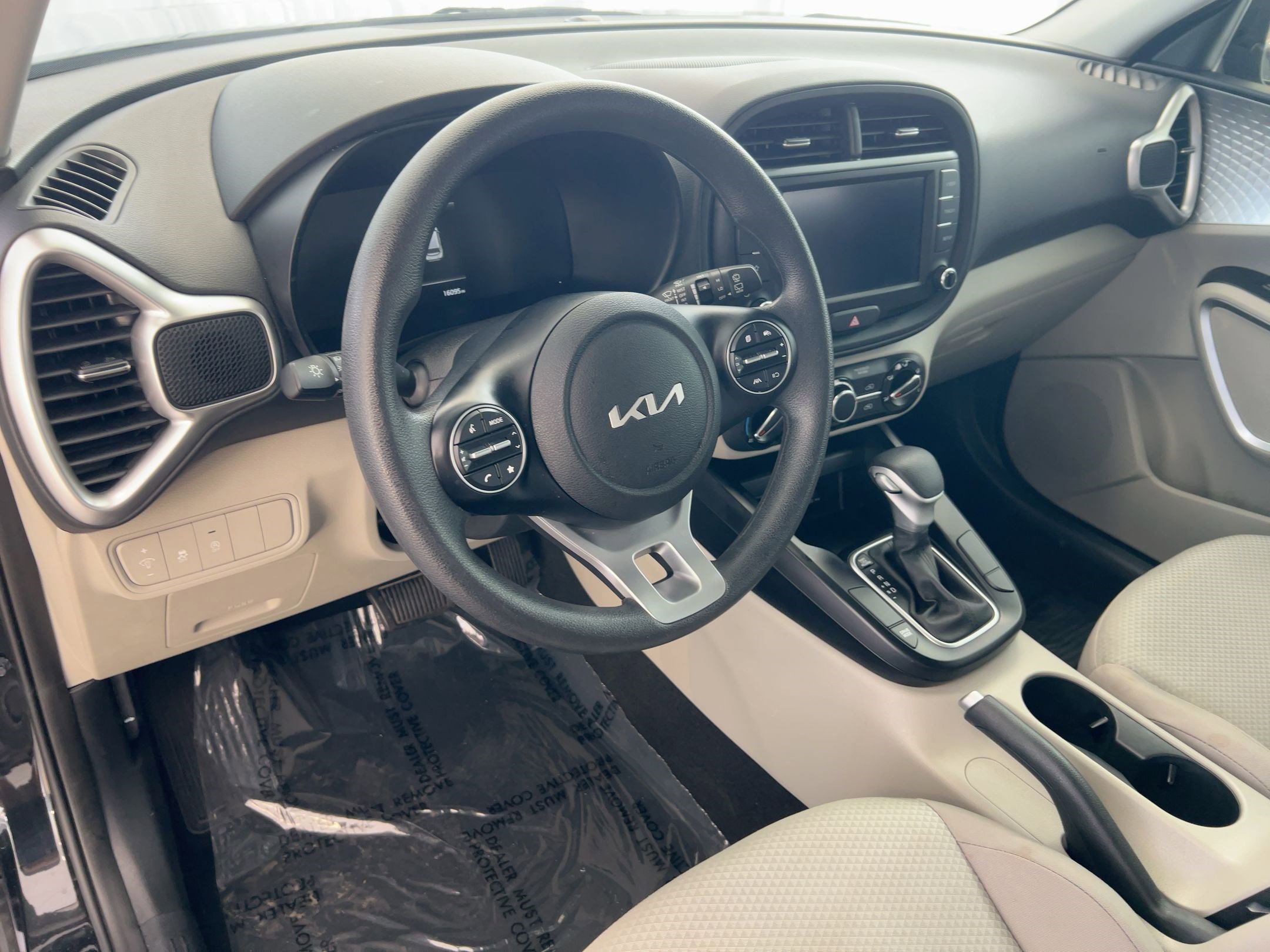 2023 Kia Soul LX photo 4