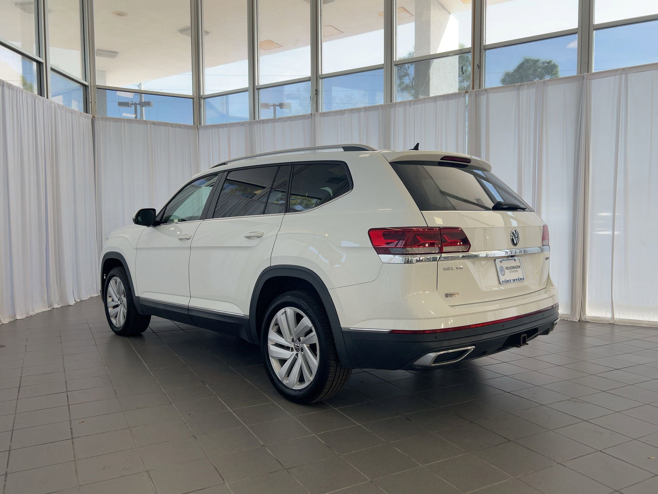 2021 Volkswagen Atlas V6 SEL photo 2