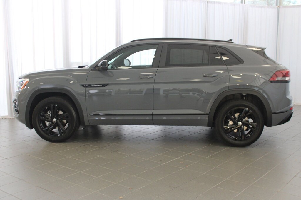 New 2026 Volkswagen Atlas Cross Sport 2.0T SEL R-Line Black SUV