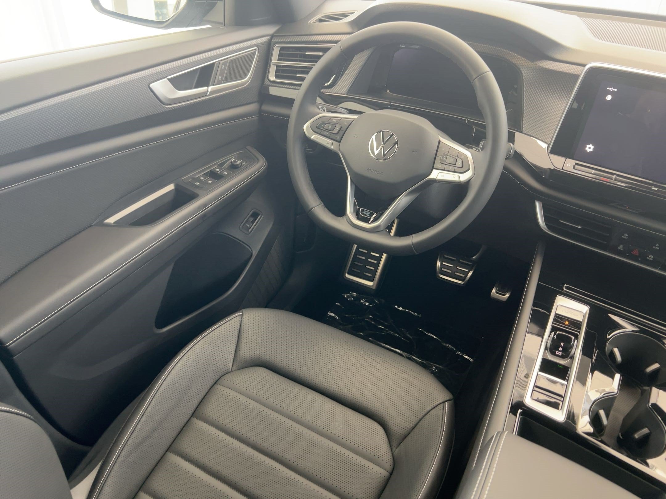 2026 Volkswagen Atlas Cross Sport SEL R-LINE - Photo 28