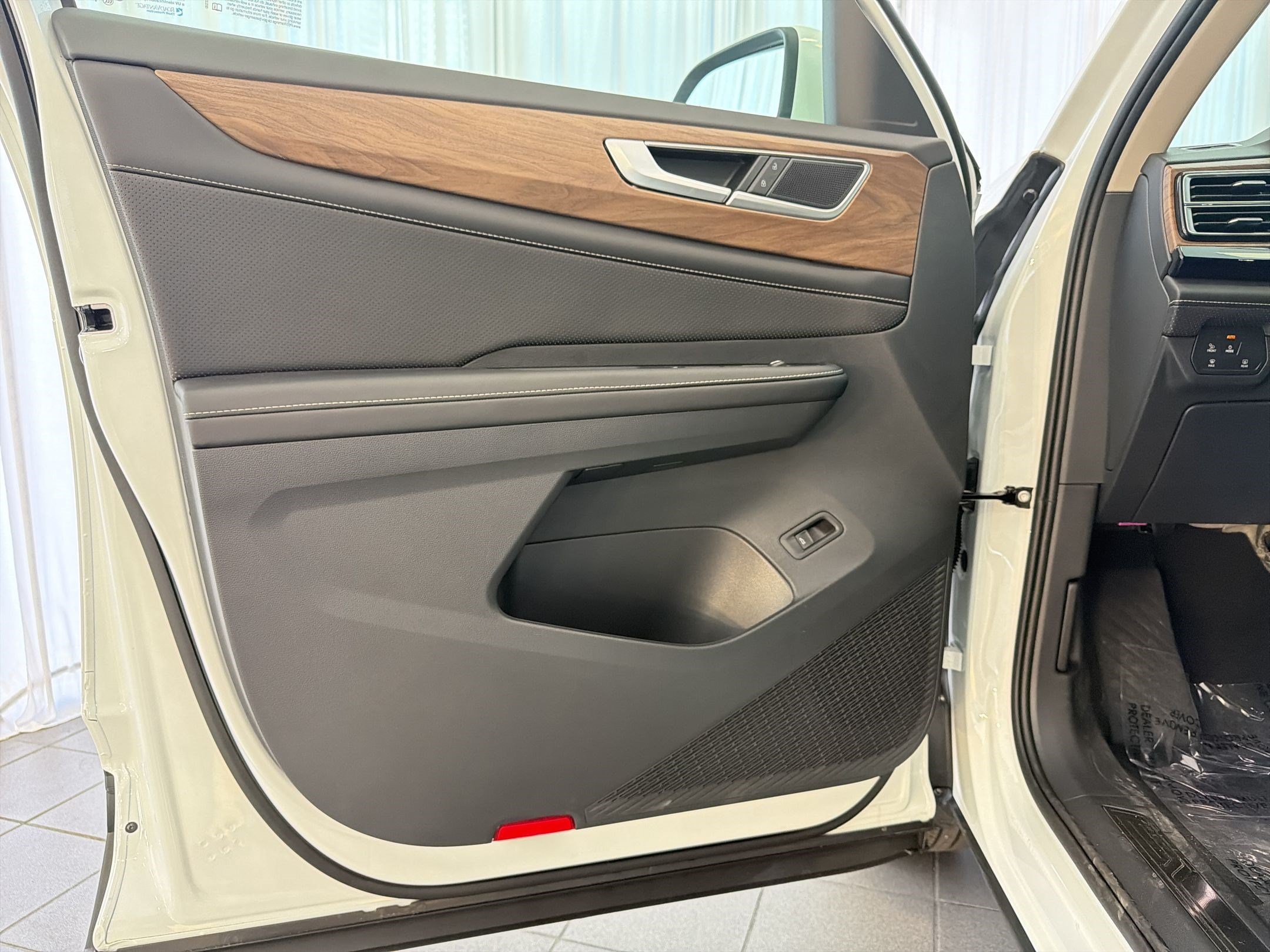2026 Volkswagen Atlas SE w/Tech - Photo 20