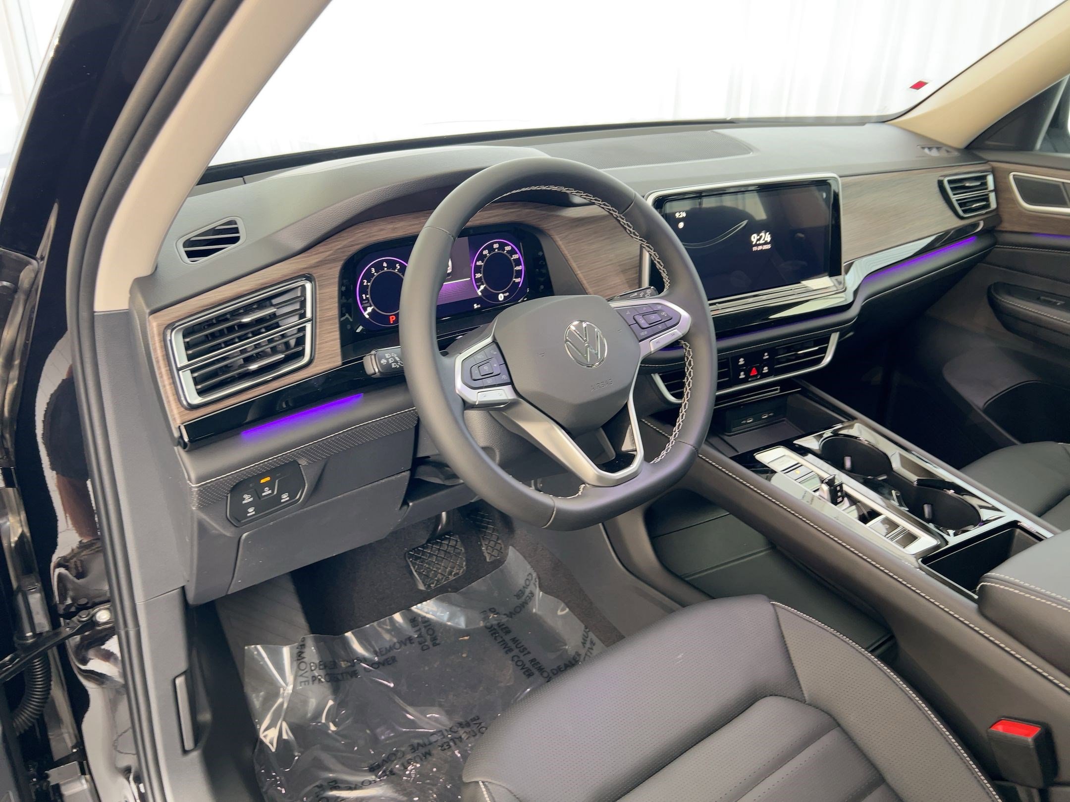 2026 Volkswagen Atlas SEL photo 4