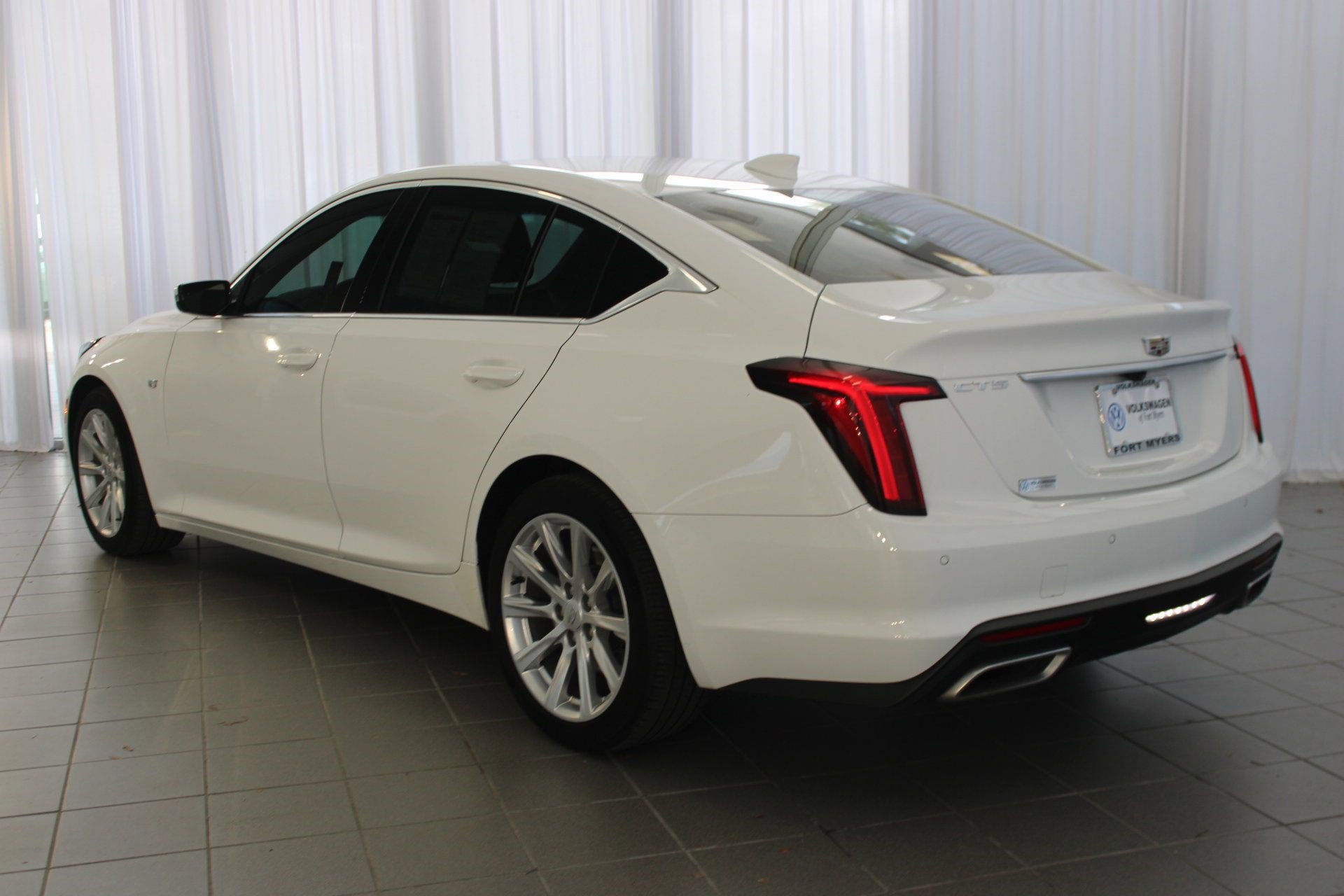 2023 Cadillac CT5 Luxury photo 3