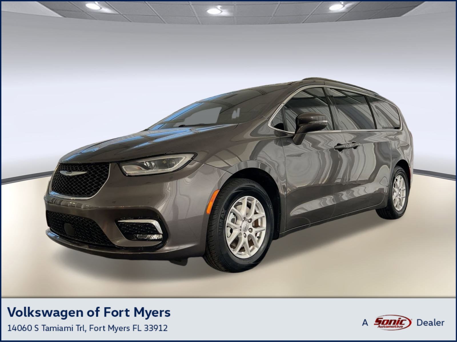 2022 Chrysler Pacifica Touring L's photo