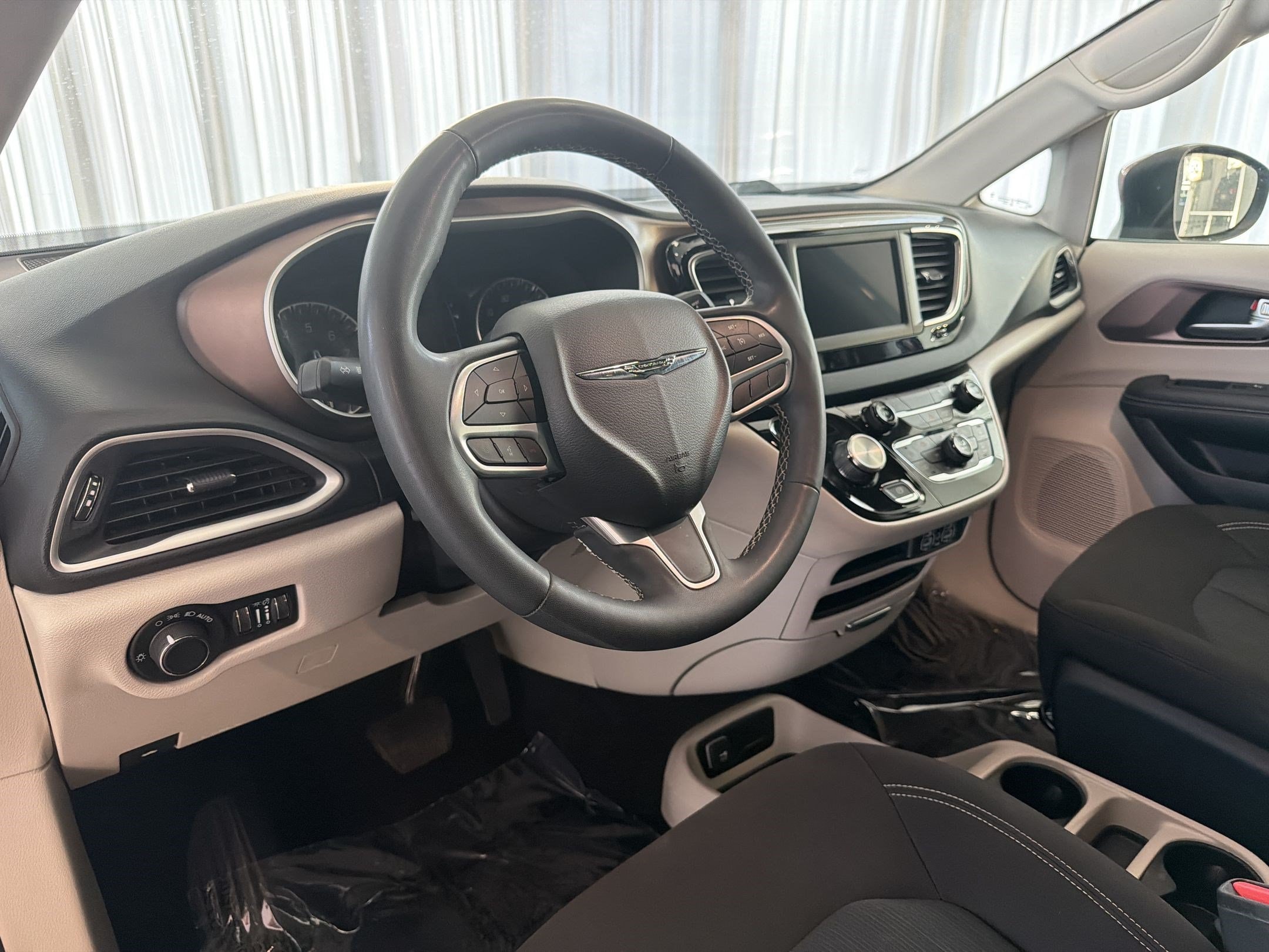 2023 Chrysler Voyager LX LX FWD