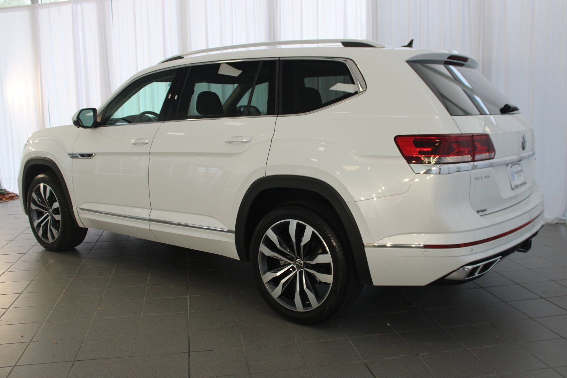 2023 Volkswagen Atlas V6 SEL Premium R-Line photo 3
