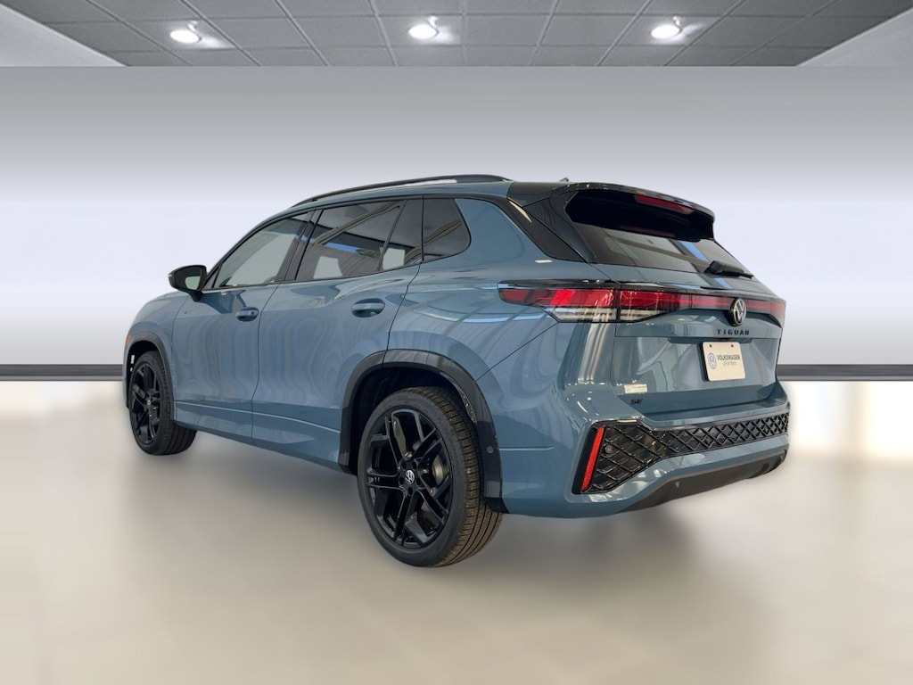 New 2026 Volkswagen Tiguan 2.0T SE R-Line Black SUV