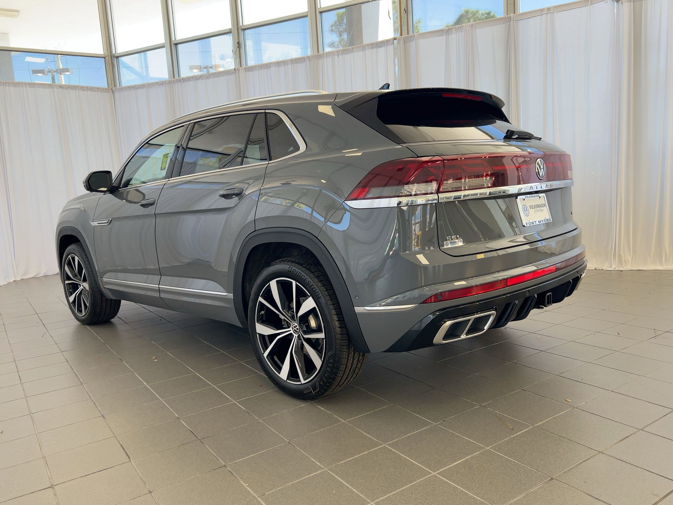 2026 Volkswagen Atlas Cross Sport SEL Premium R-Line photo 3