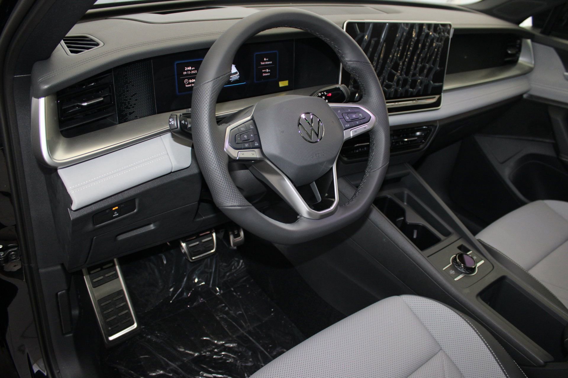 2025 Volkswagen Tiguan SE R-Line Black photo 4
