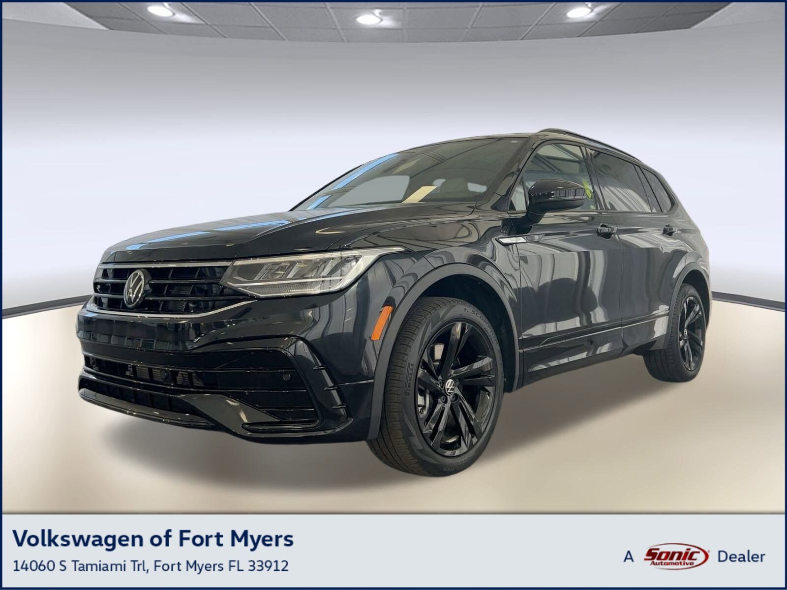2023 Volkswagen Tiguan SE R-LINE BLACK's photo
