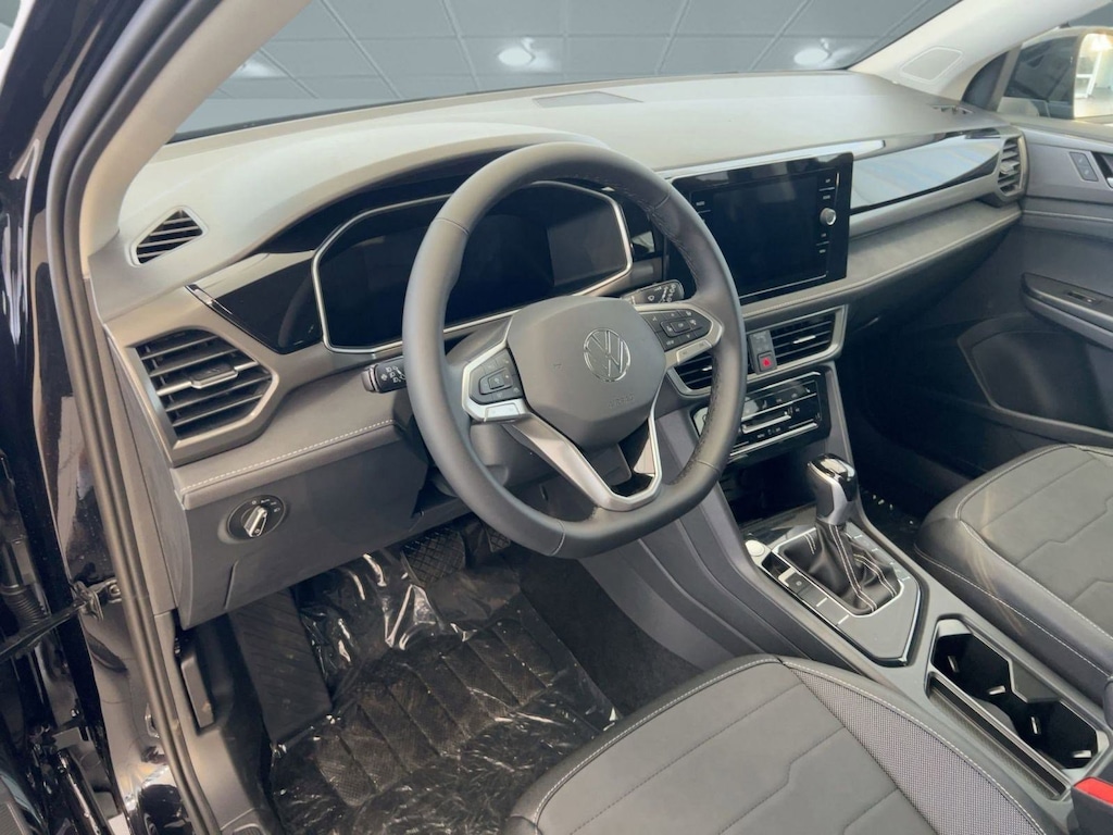 New 2026 Volkswagen Taos 1.5T SE Black SUV