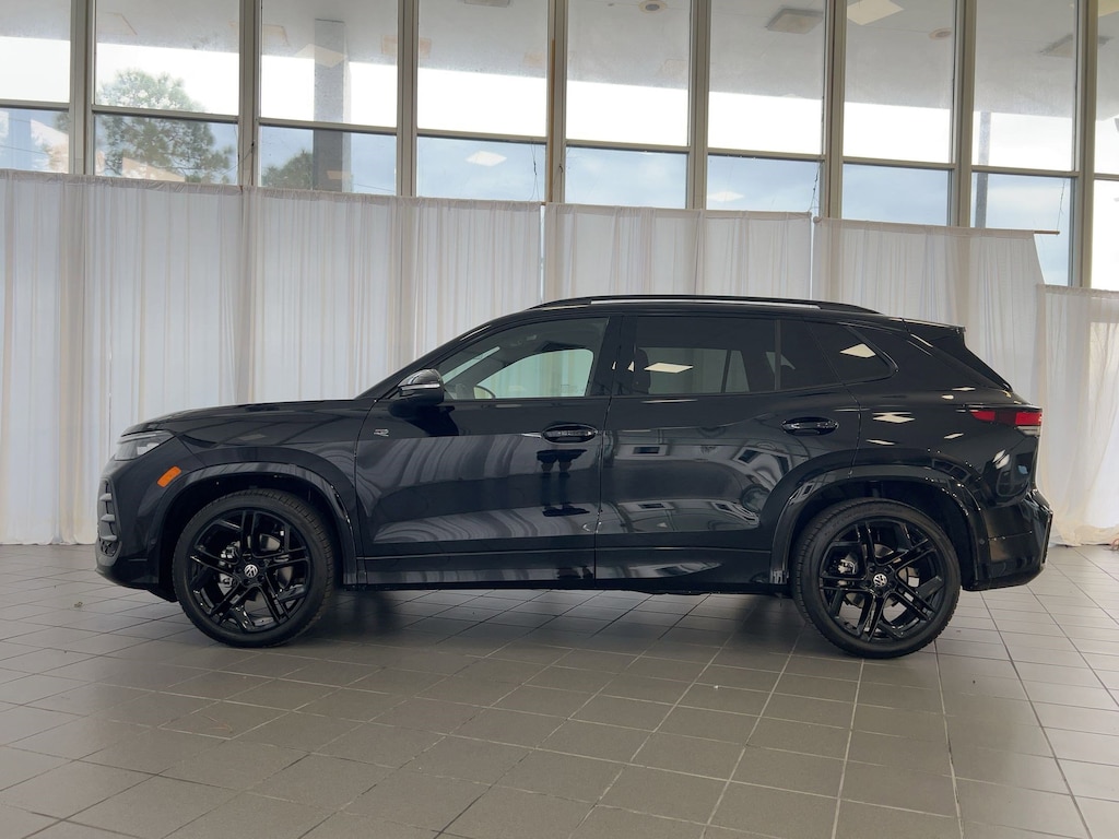 New 2026 Volkswagen Tiguan 2.0T SE R-Line Black SUV