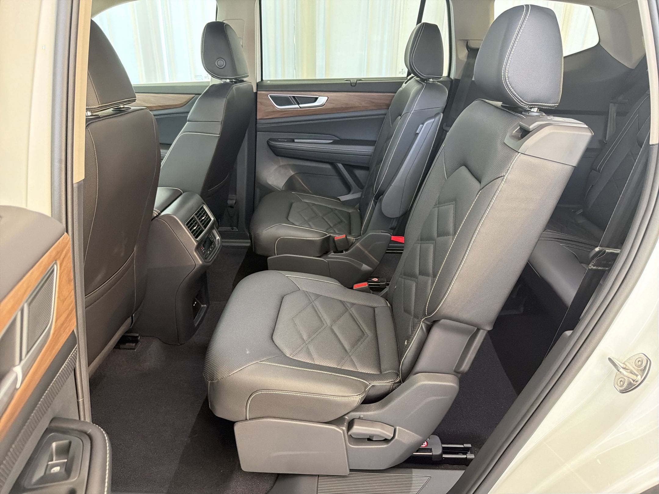 2026 Volkswagen Atlas SE w/Tech - Photo 15