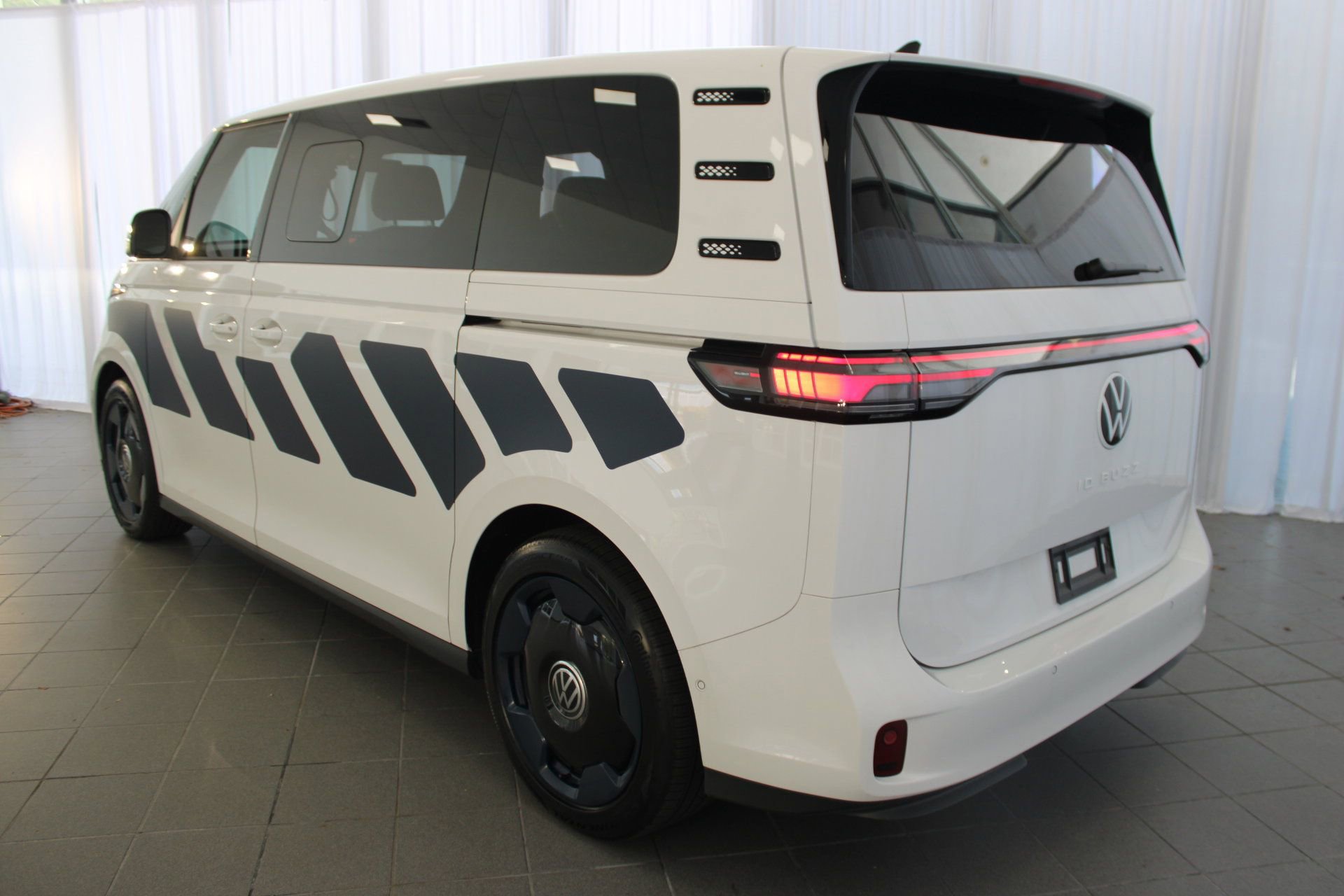 2025 Volkswagen ID. Buzz Pro S photo 3