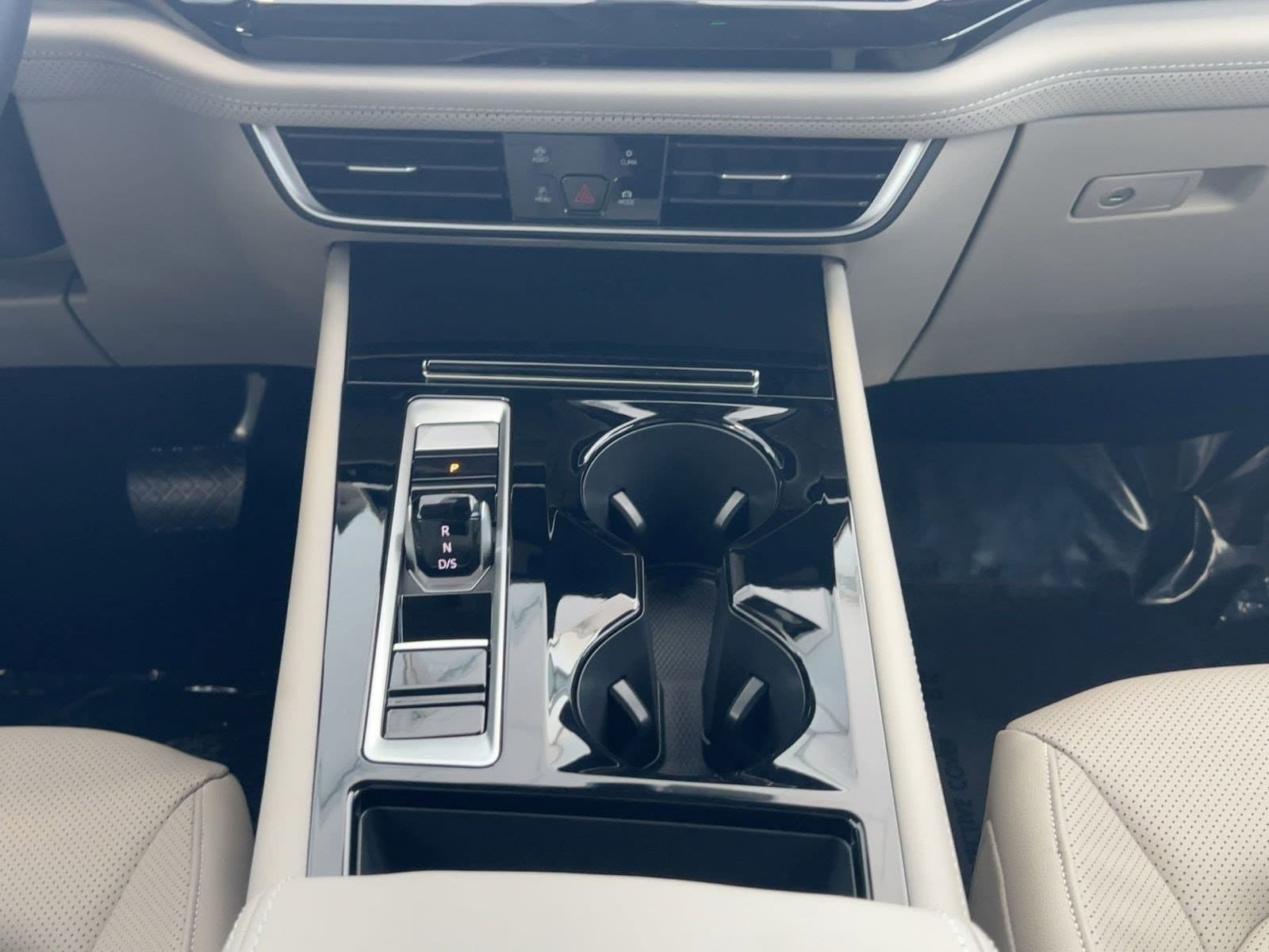 2026 Volkswagen Atlas SE w/Tech - Photo 17