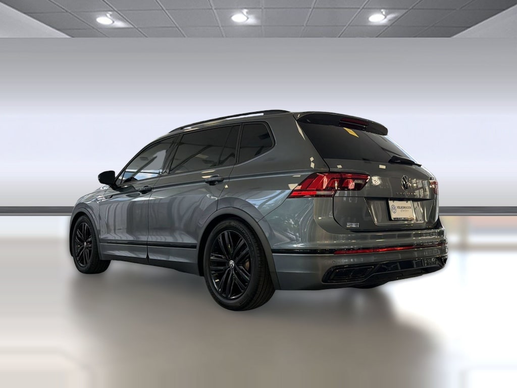 Used 2022 Volkswagen Tiguan SE R-Line Black 2.0T SE R-Line Black FWD