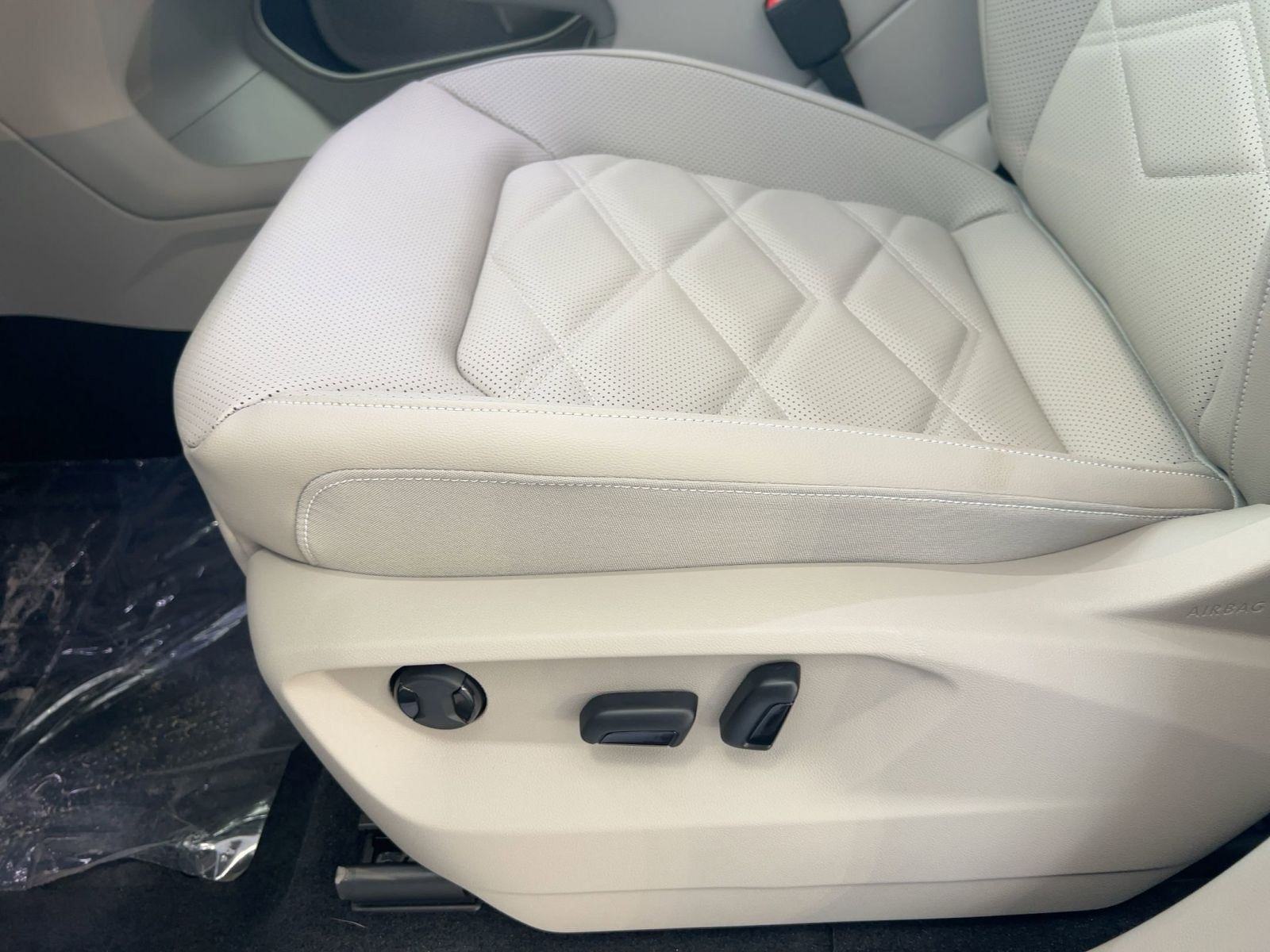 2026 Volkswagen Atlas SE w/Tech - Photo 14