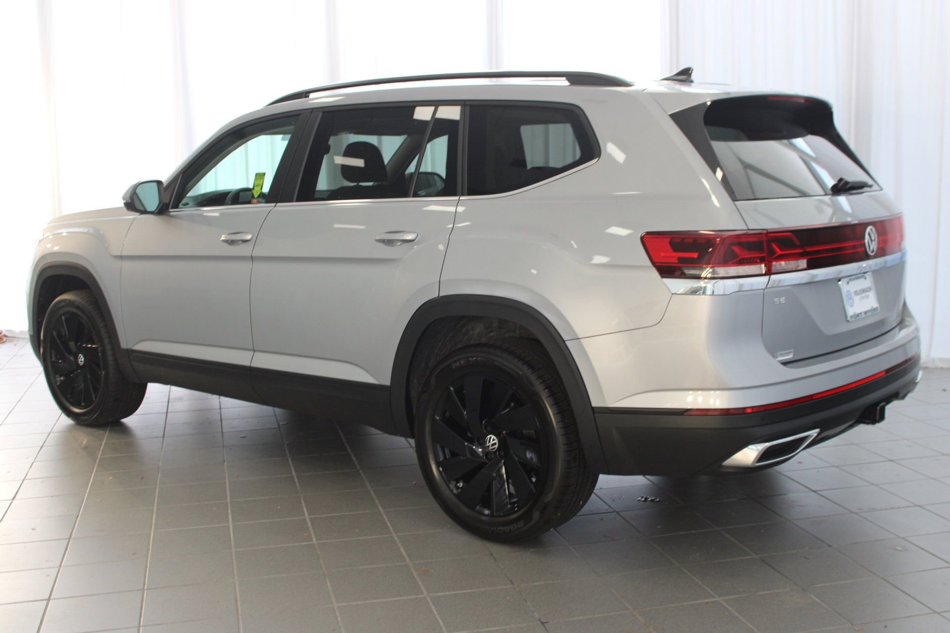 2026 Volkswagen Atlas SE Technology photo 3