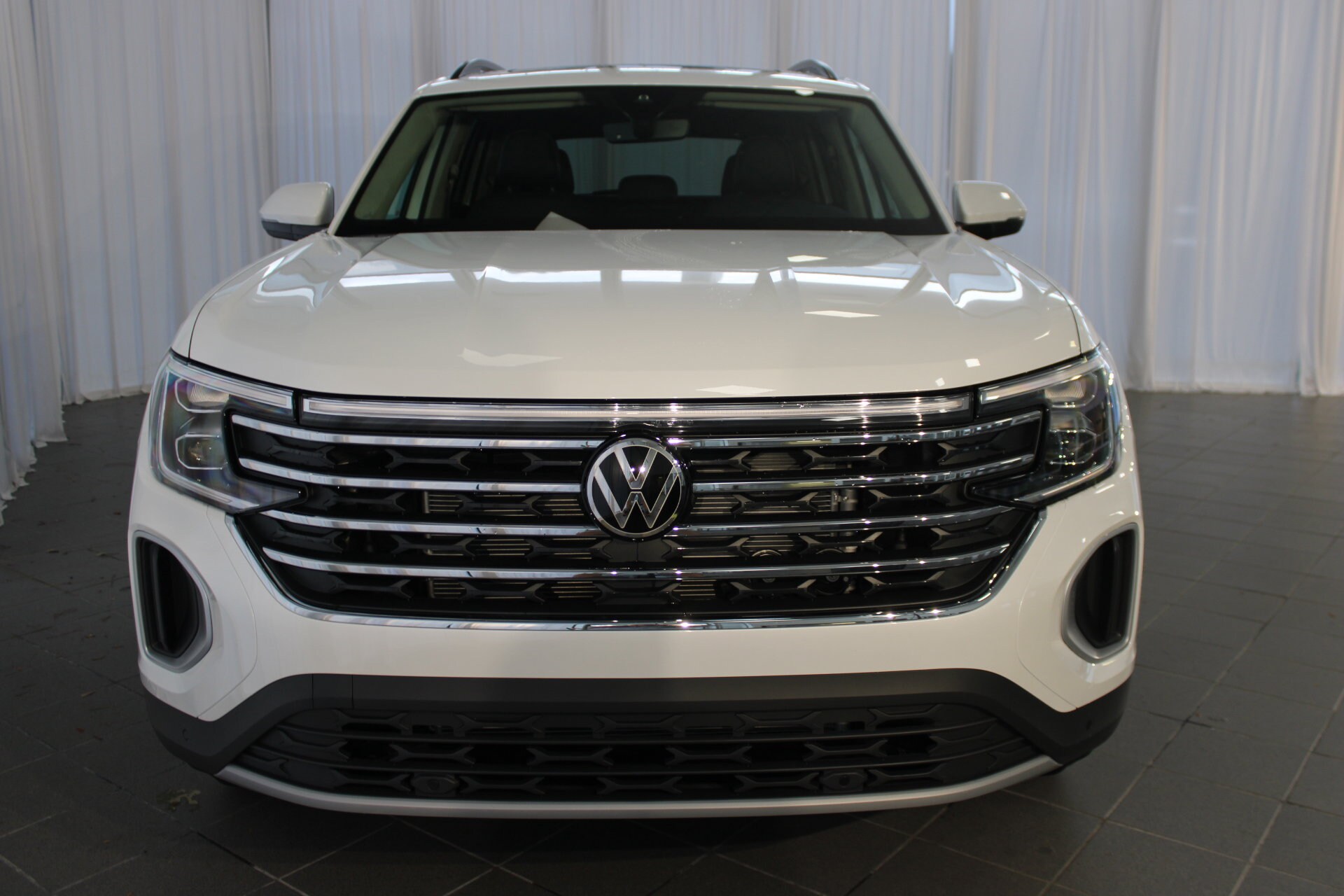 2026 Volkswagen Atlas SE Technology photo 3