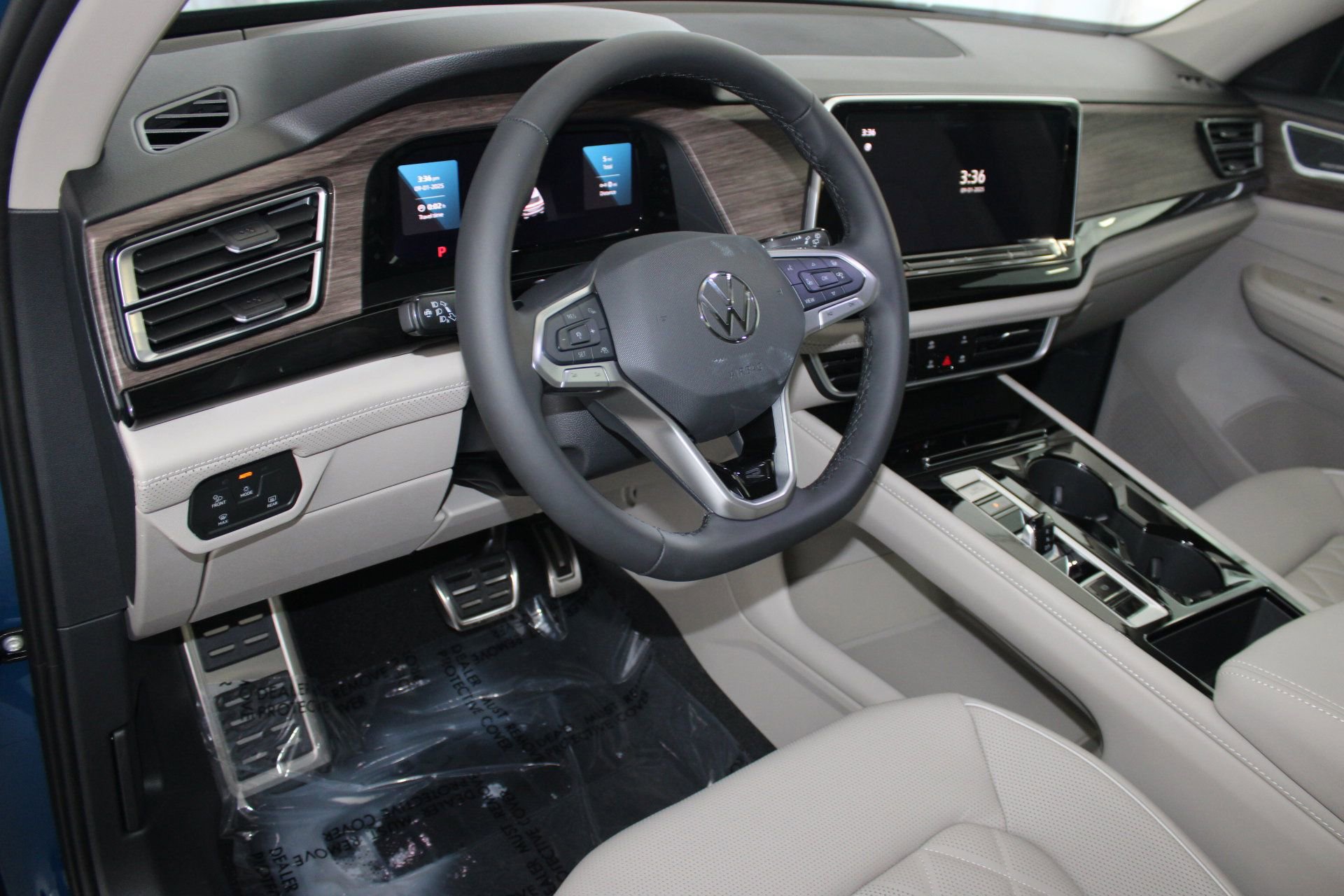 2026 Volkswagen Atlas SEL Premium R-Line photo 4
