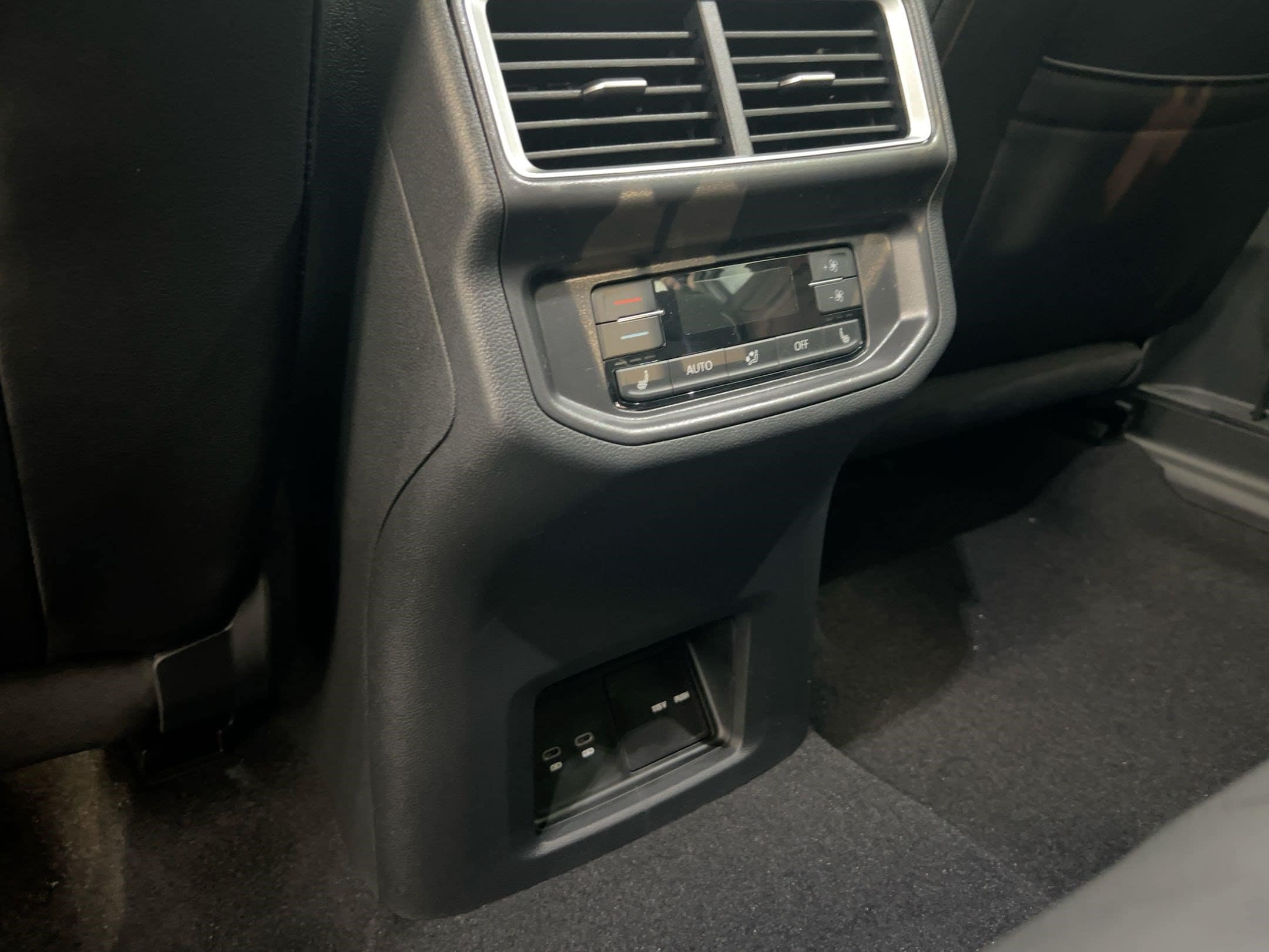 2026 Volkswagen Atlas SEL Premium R-Line - Photo 30