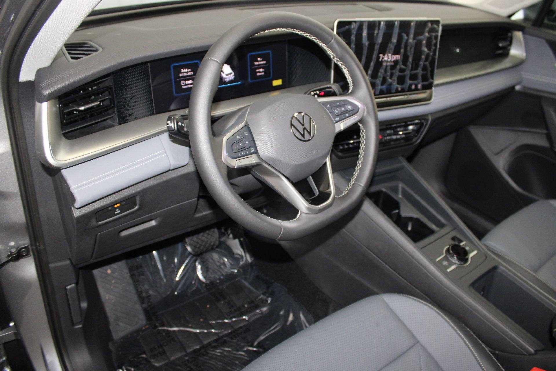 2025 Volkswagen Tiguan SE photo 4