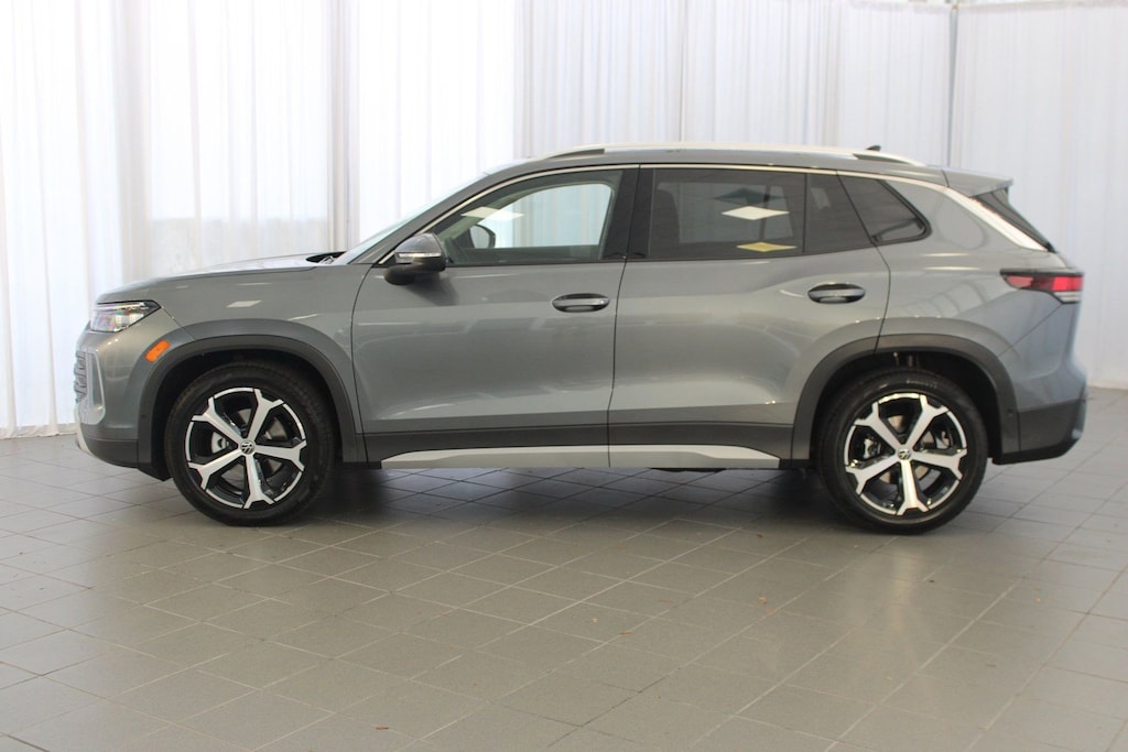 New 2025 Volkswagen Tiguan 2.0T SE SUV