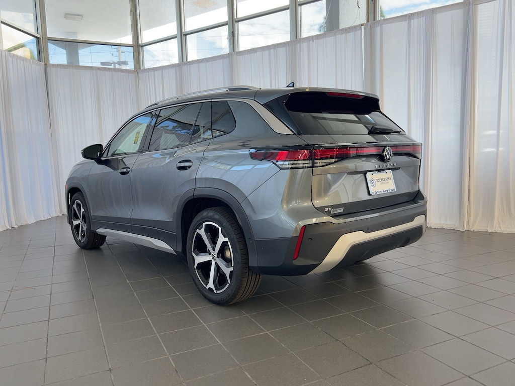 New 2025 Volkswagen Tiguan 2.0T SE SUV